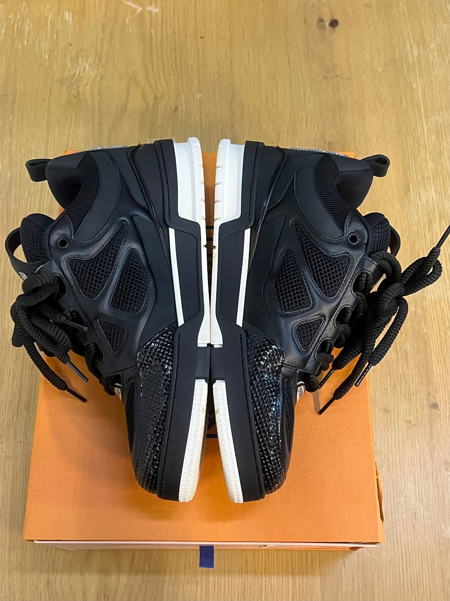 Louis Vuitton Skate Black/White Used Sz 8