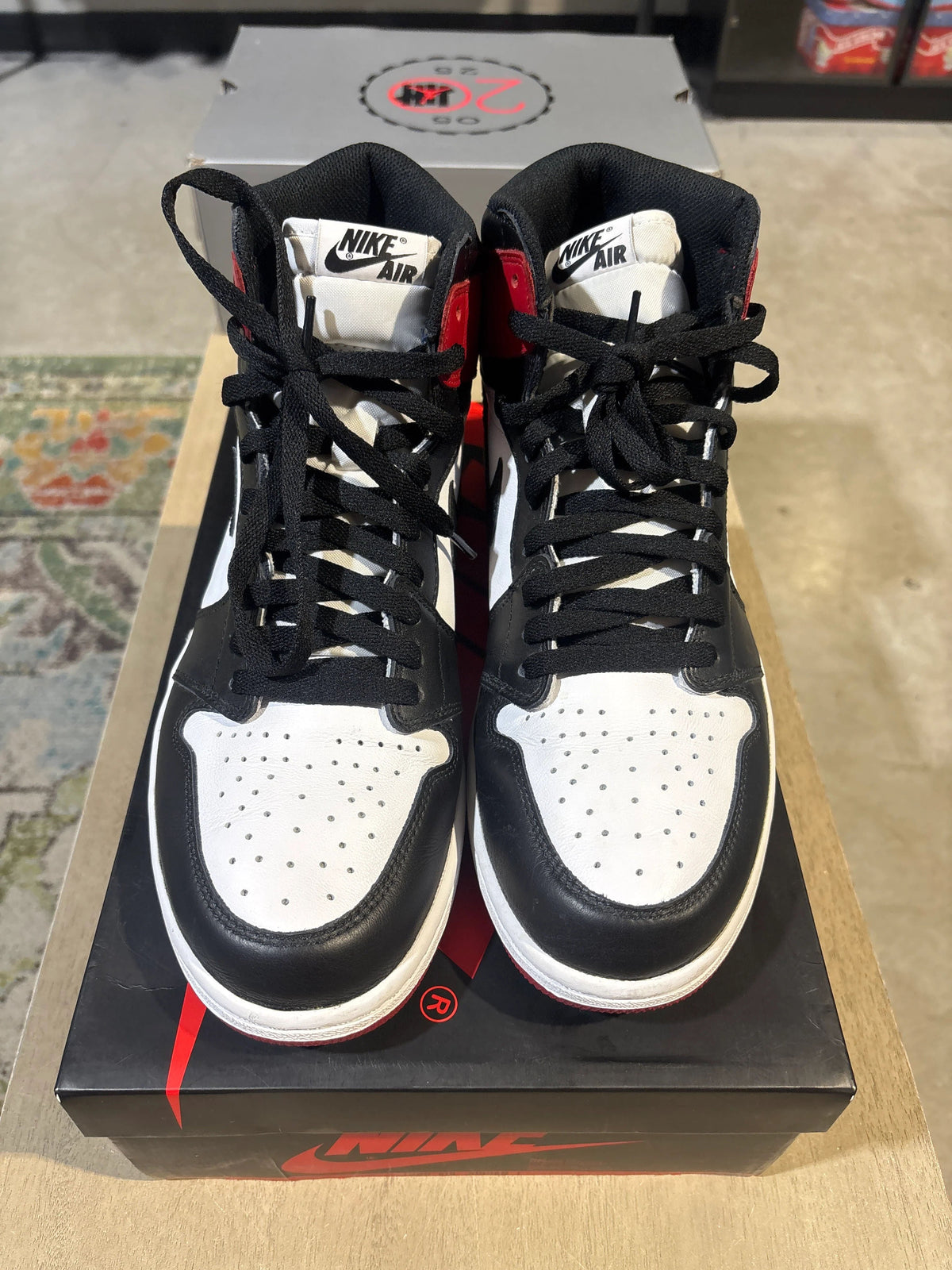 Jordan 1 Retro Black Toe (2016) - Pre-Owned