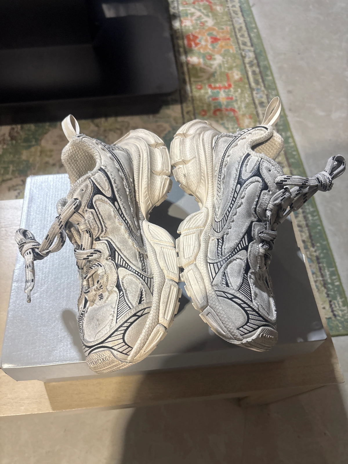 Balenciaga 3Xl Beige Destroyed Sneakers Sz 6 - Pre-Owned
