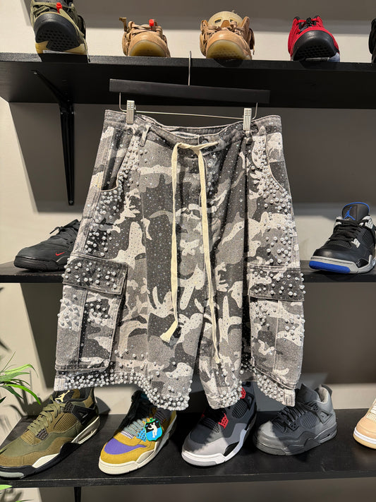 Vale Grey/Black Rhinestone Camo Shorts Sz 34