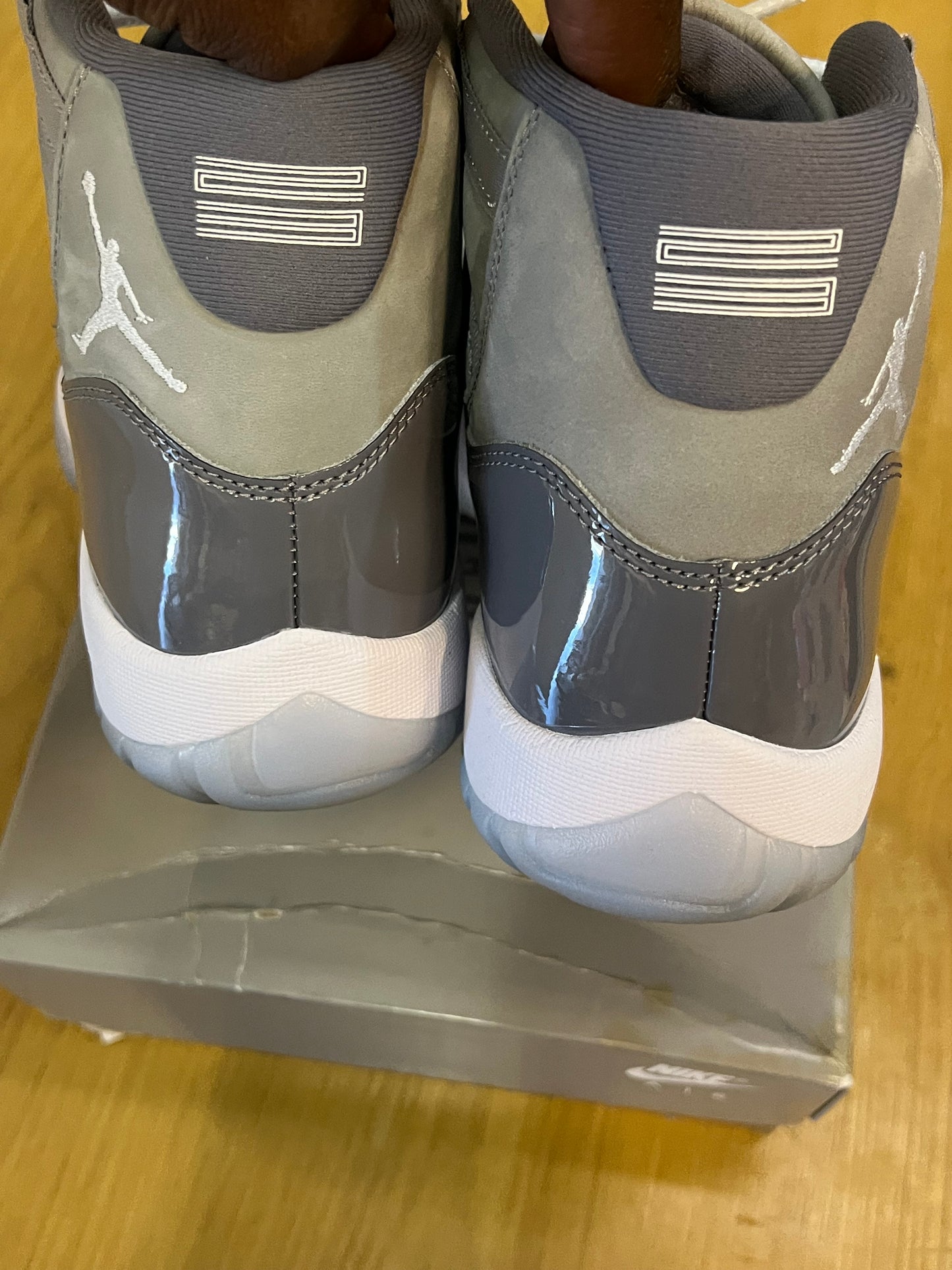 AIR JORDAN 11 cool grey used sz 9