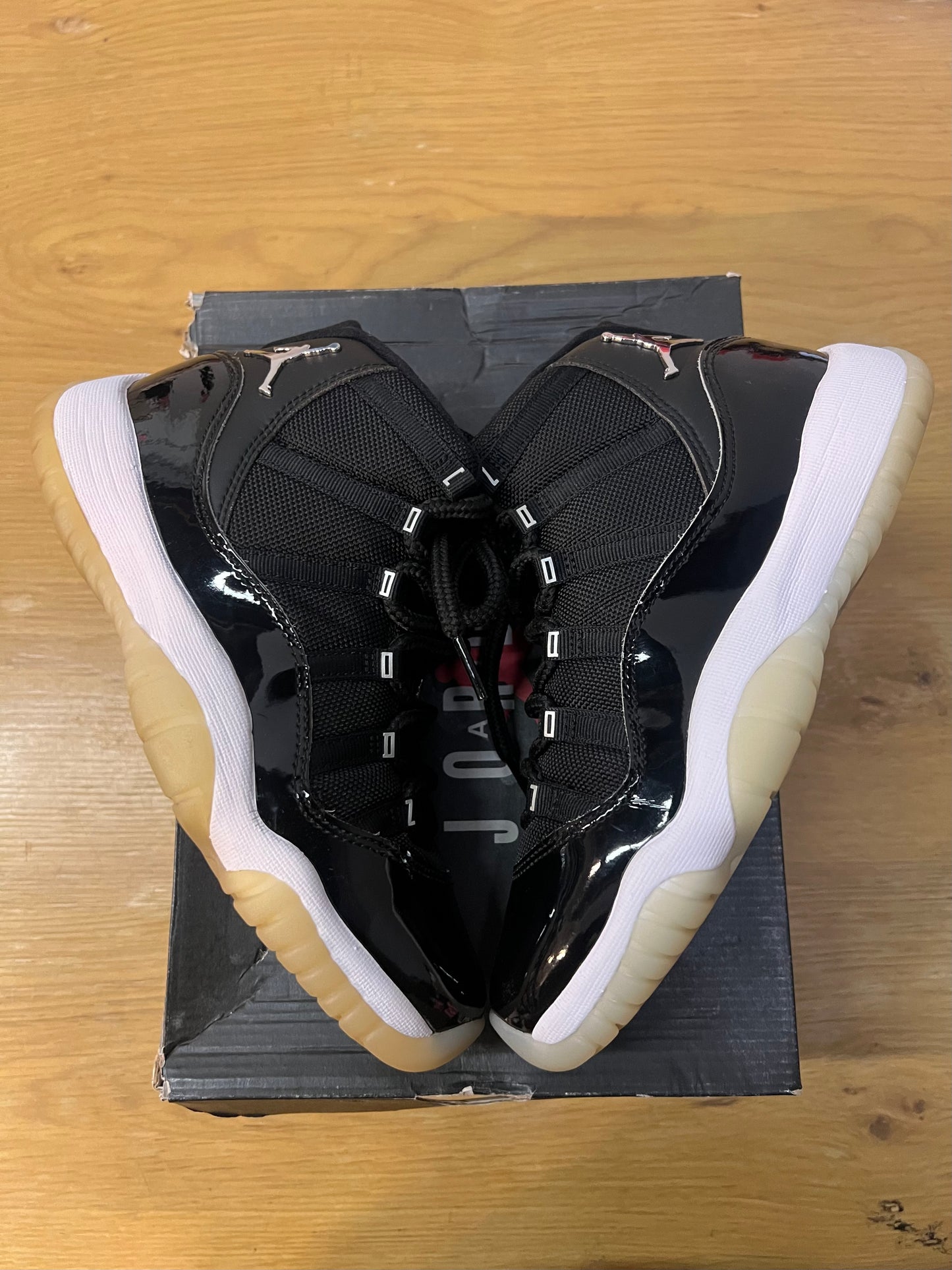 Air Jordan 11 Retro Gs Jubilee used sz 6
