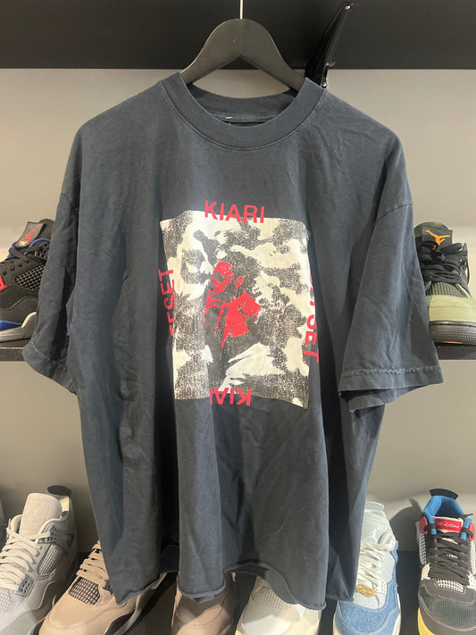 paly offset smoke tee black