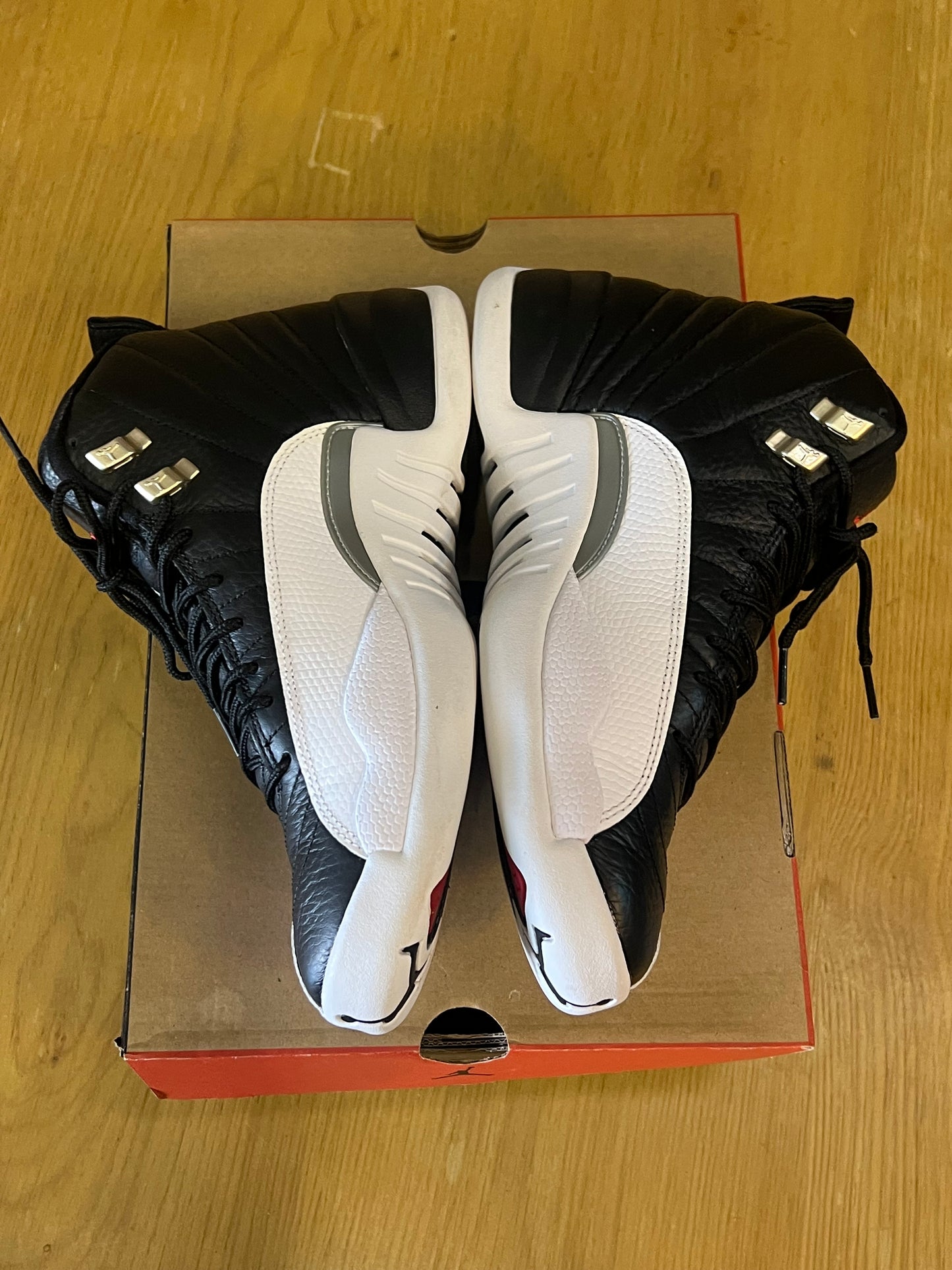 AIR JORDAN 12 playoff used sz 9