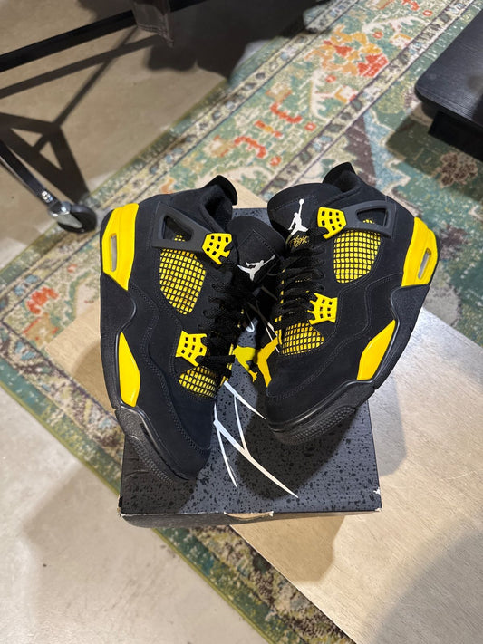Jordan 4 Retro Thunder (2023) - Pre-Owned