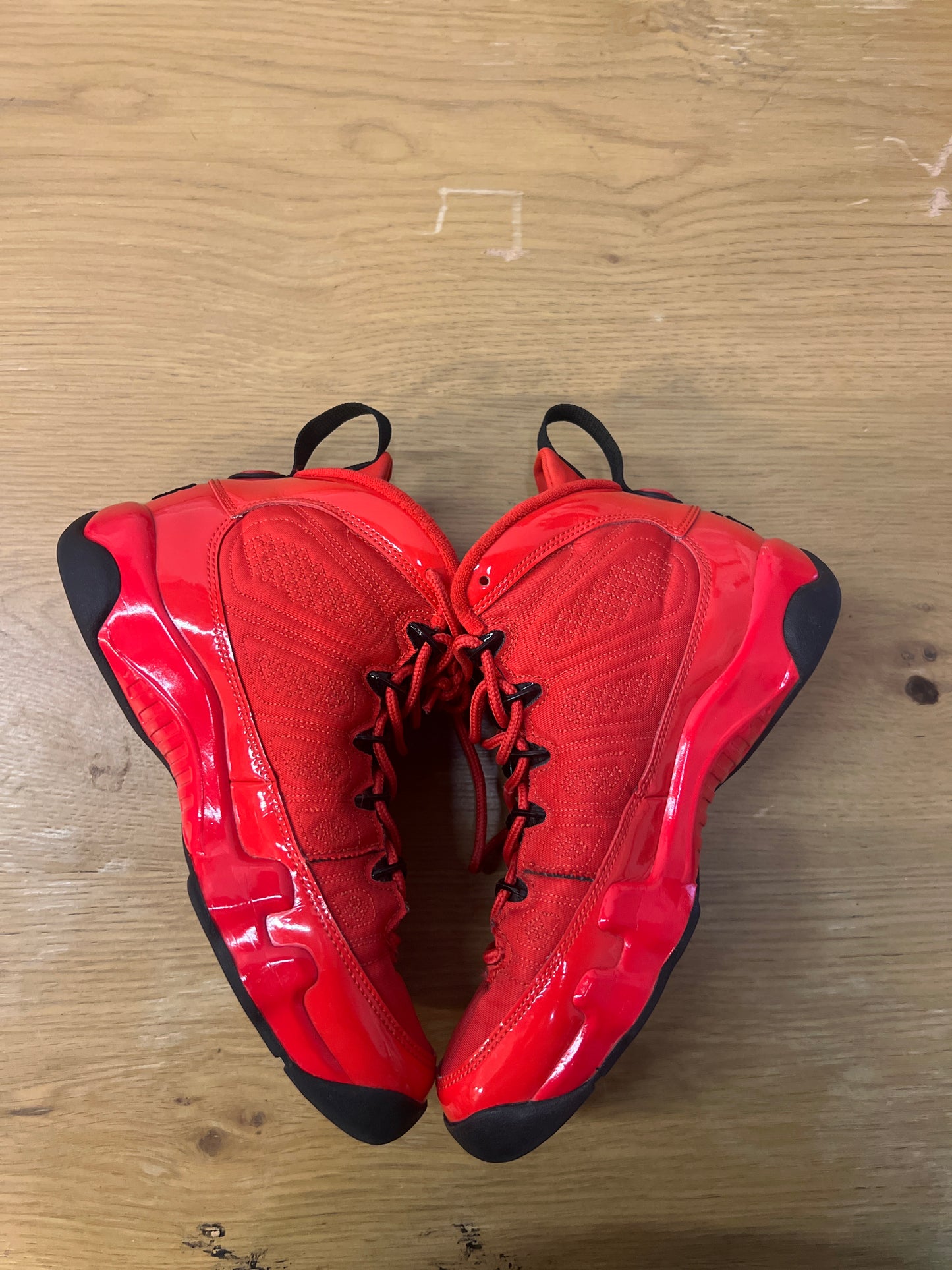 Jordan 9 chile red used5.5Y