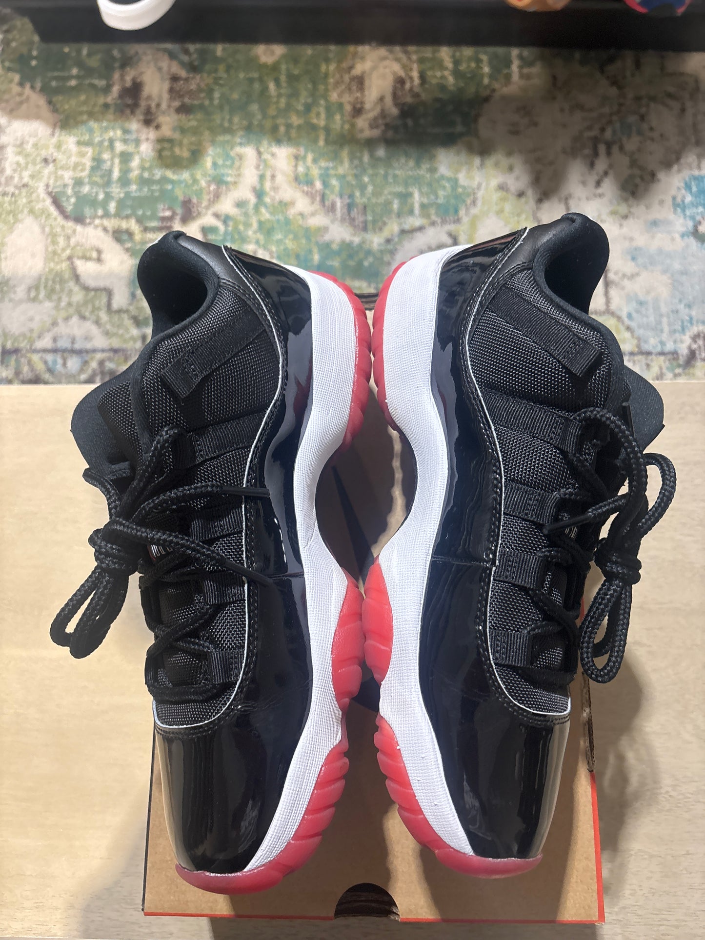 Jordan 11 bred low used sz 9