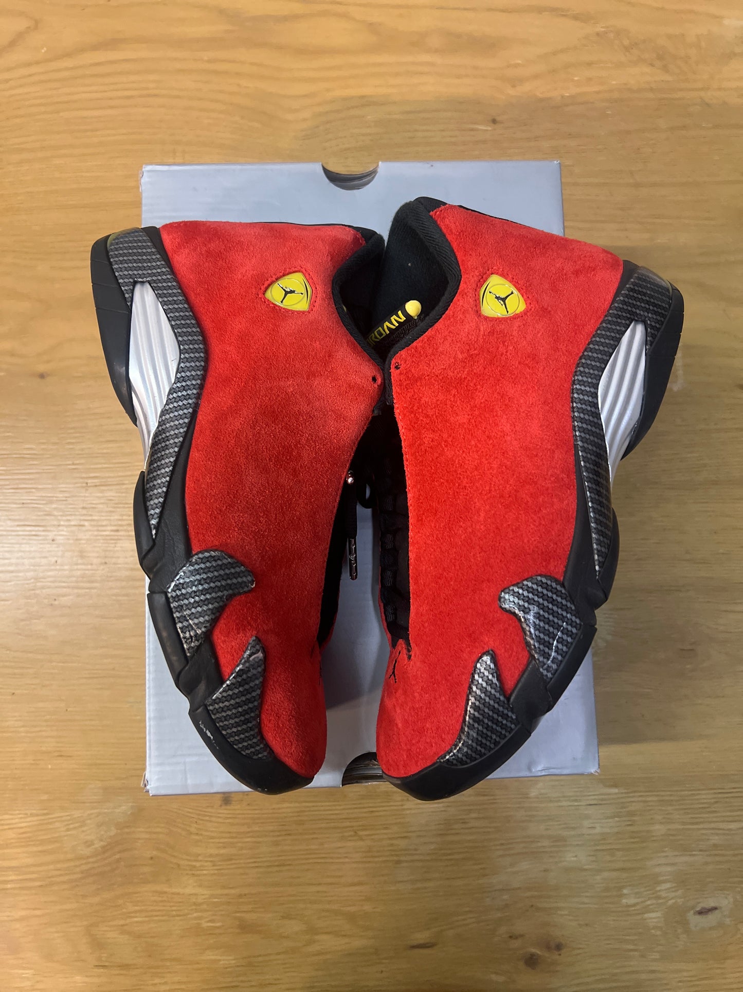 AIR JORDAN 14 RETRO FERRARI 2025 USED SIZE 8