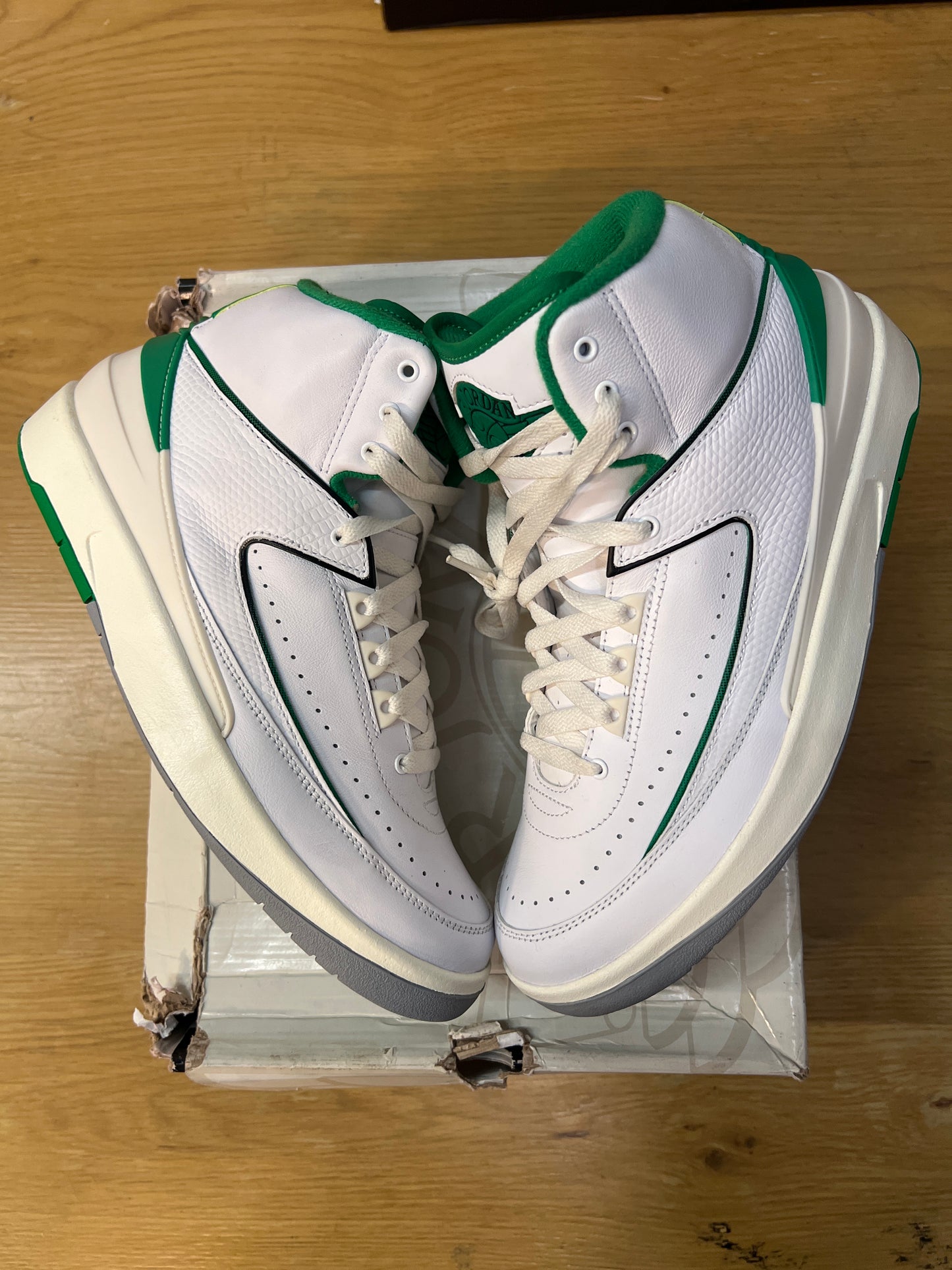JORDAN 2 LUCKY GREEN USED SZ 9.5