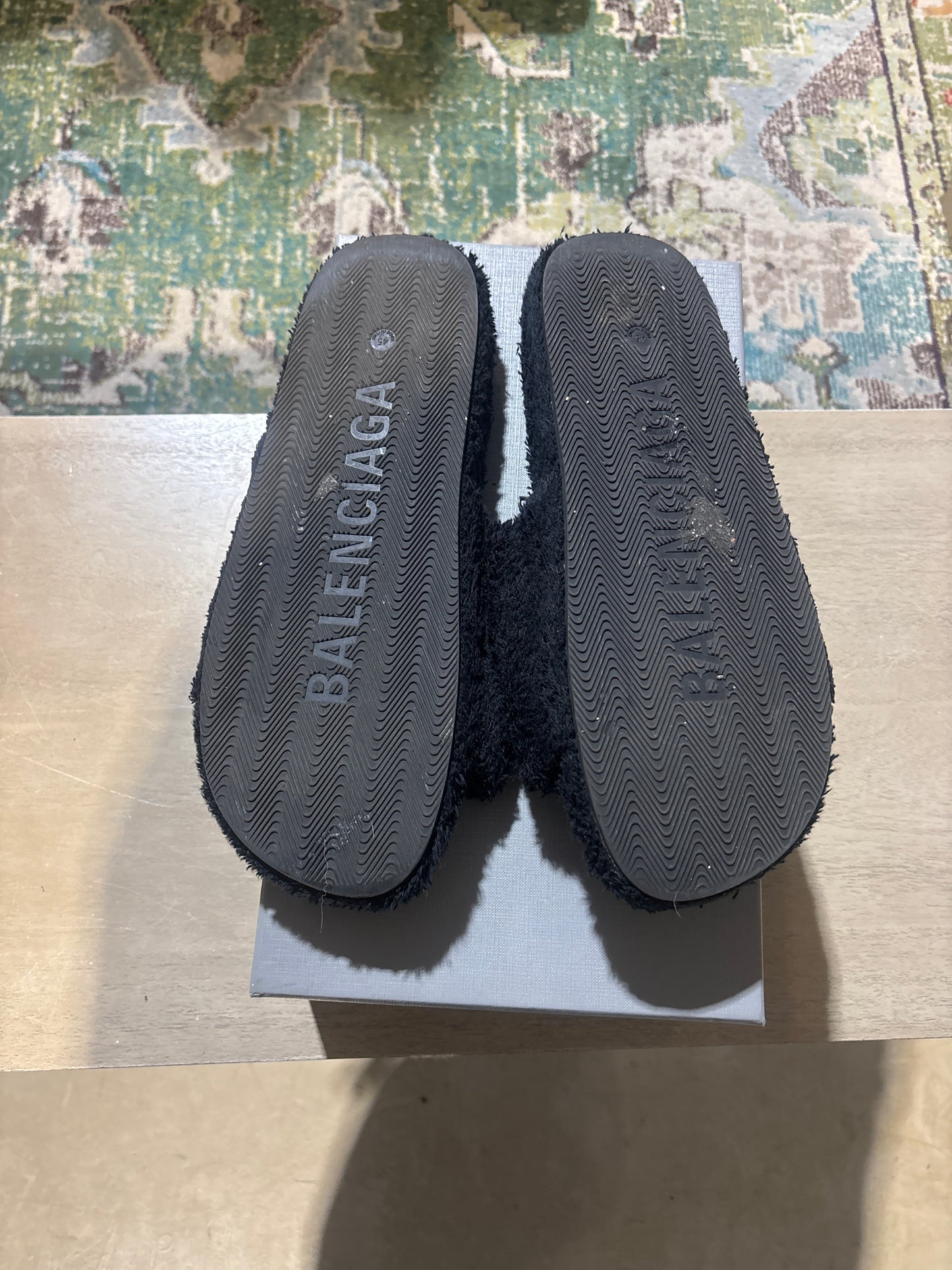 Balenciaga Furry slides used sz 12