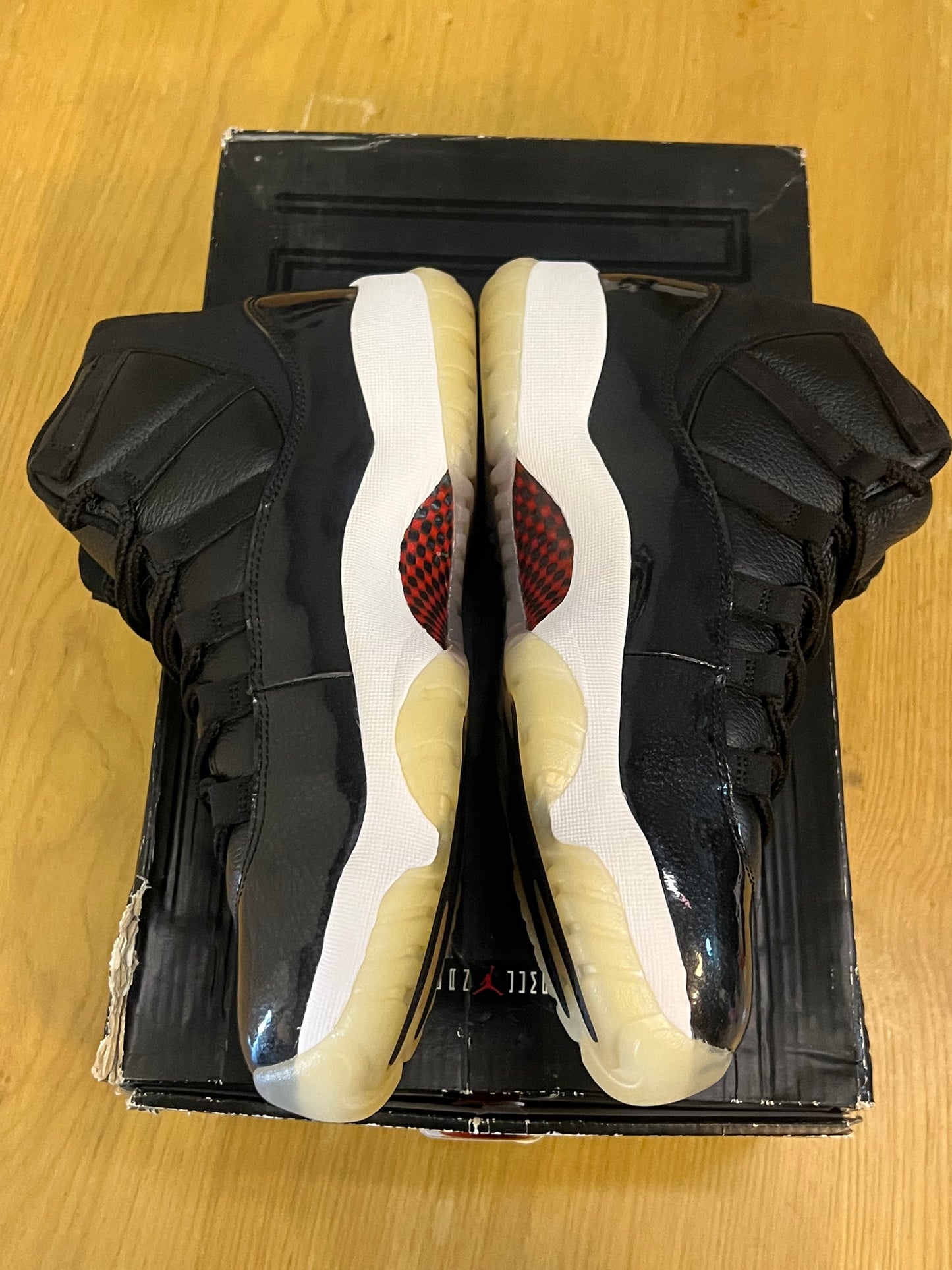 AIR JORDAN 11 72-10 used sz 9