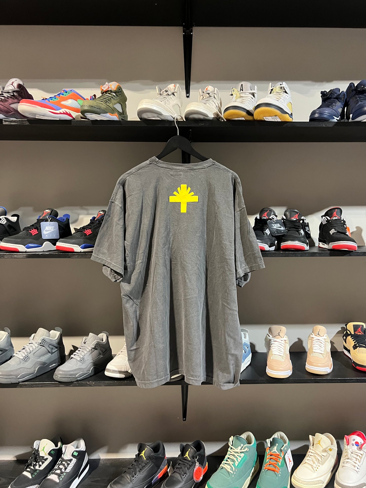 Vertabrae skull yellow spell out tee