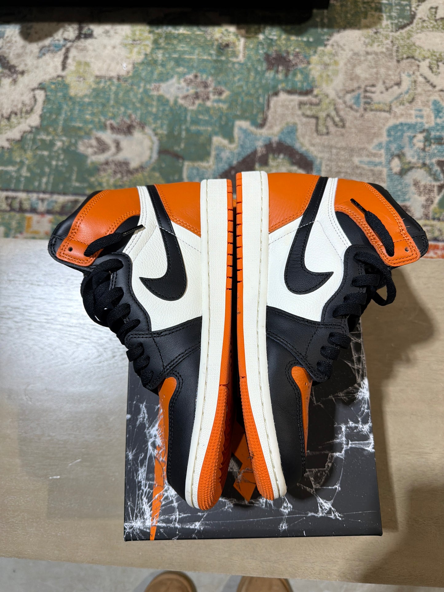 Jordan 1 shattered backboard used sz 8