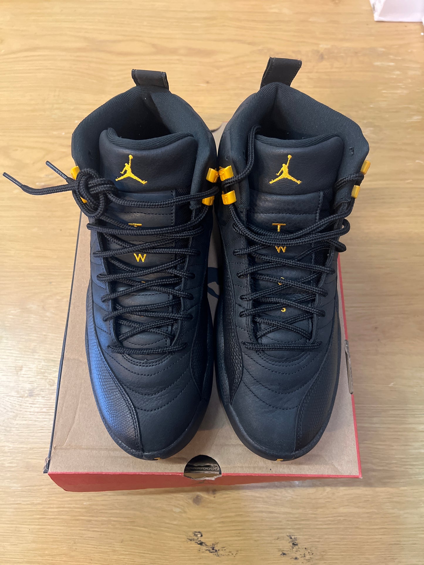AIR JORDAN 12 RETRO BLACK TAXI USED SIZE 11.5