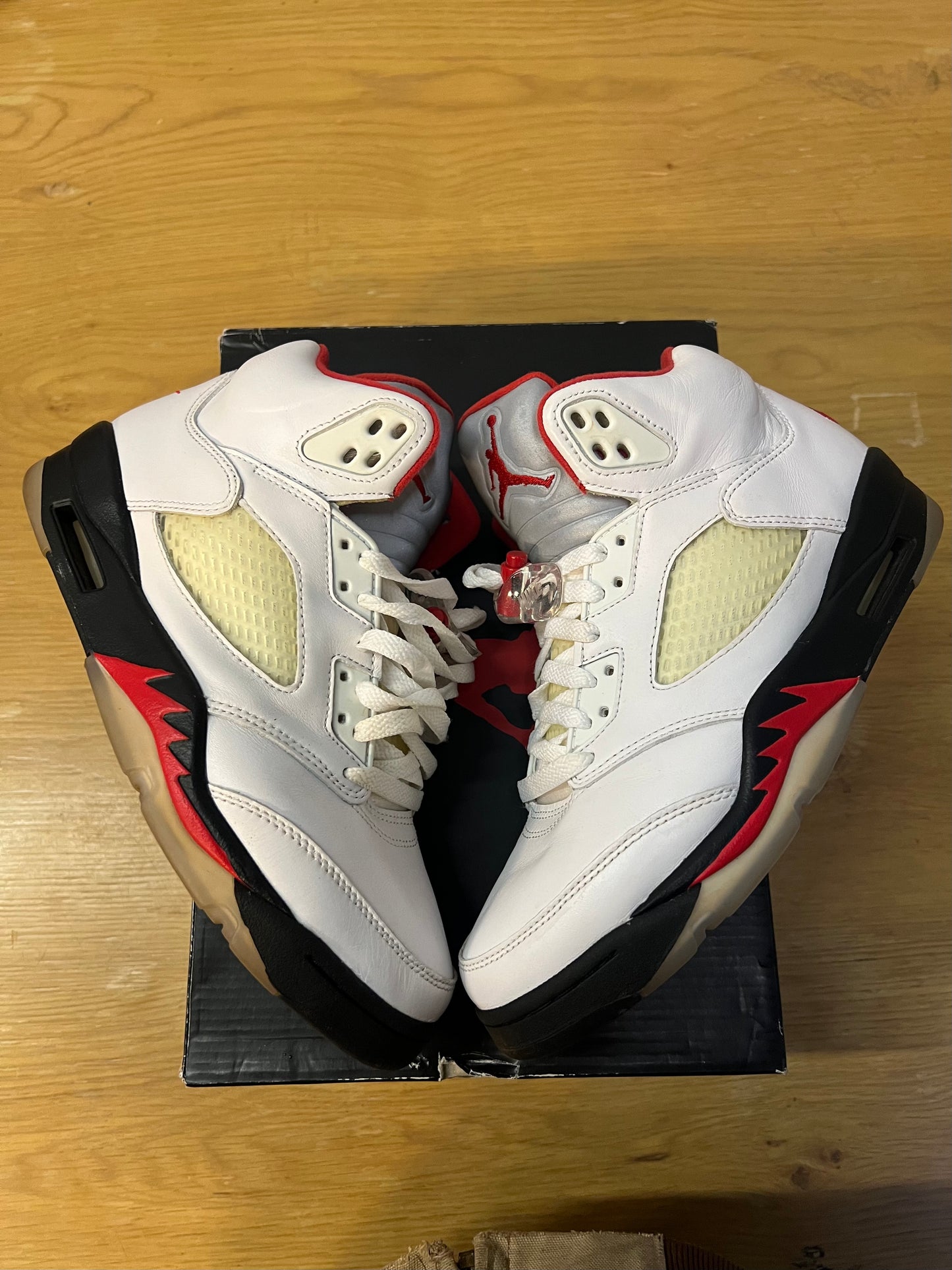 Air Jordan 5 Retro Fire red used sz 7.5