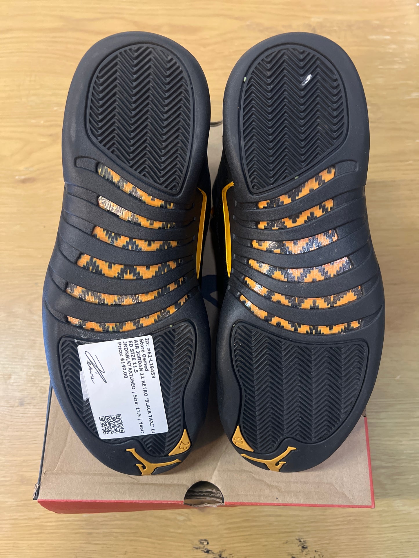 AIR JORDAN 12 RETRO BLACK TAXI USED SIZE 11.5