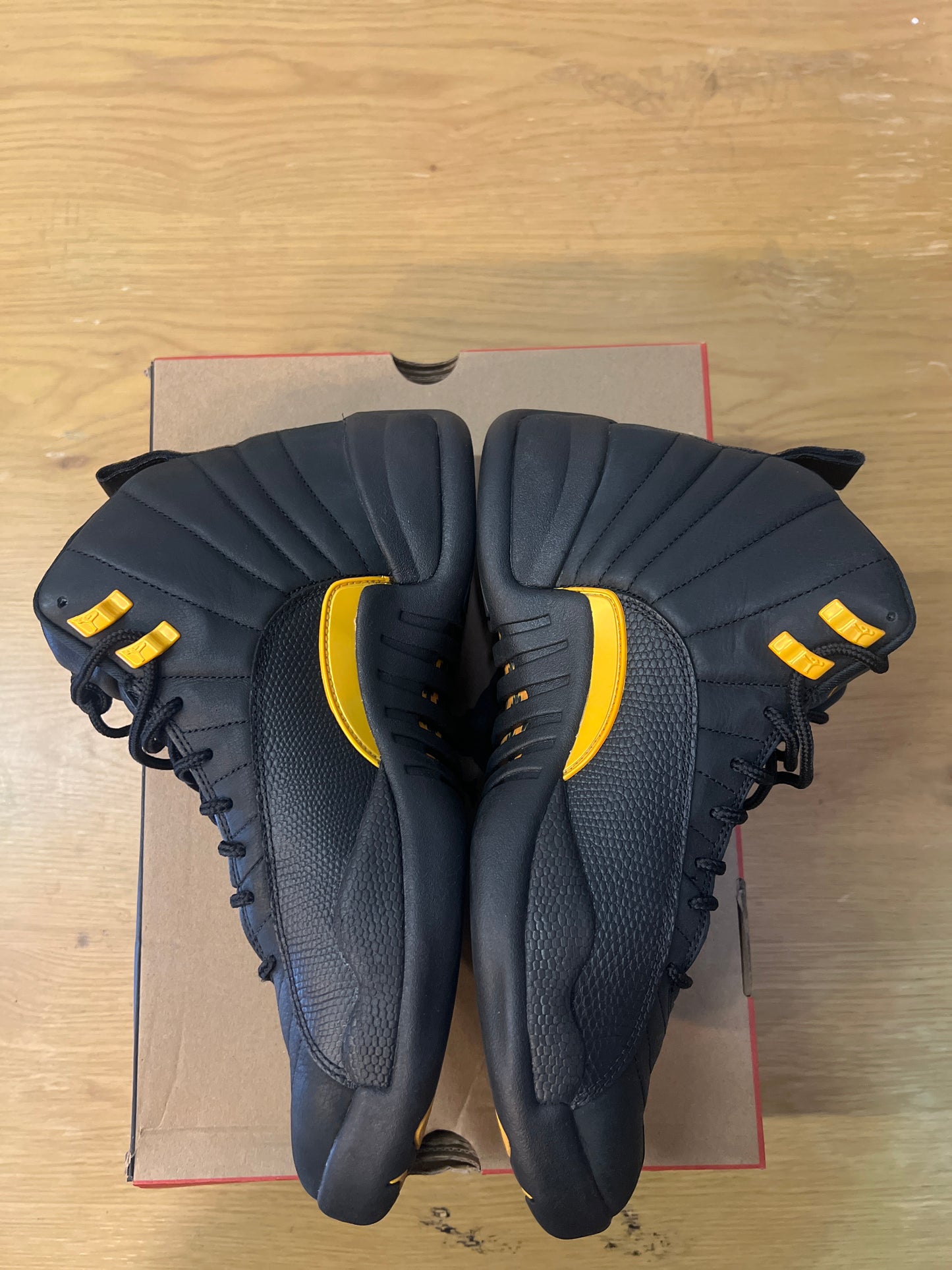 AIR JORDAN 12 RETRO BLACK TAXI USED SIZE 11.5