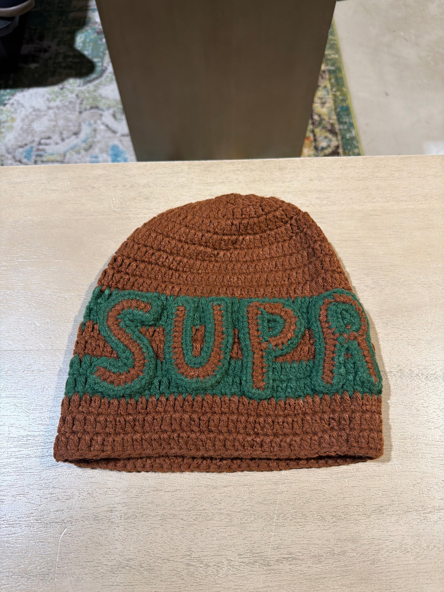 SUPREME CROCHET BEANIE BROWN/GREEN