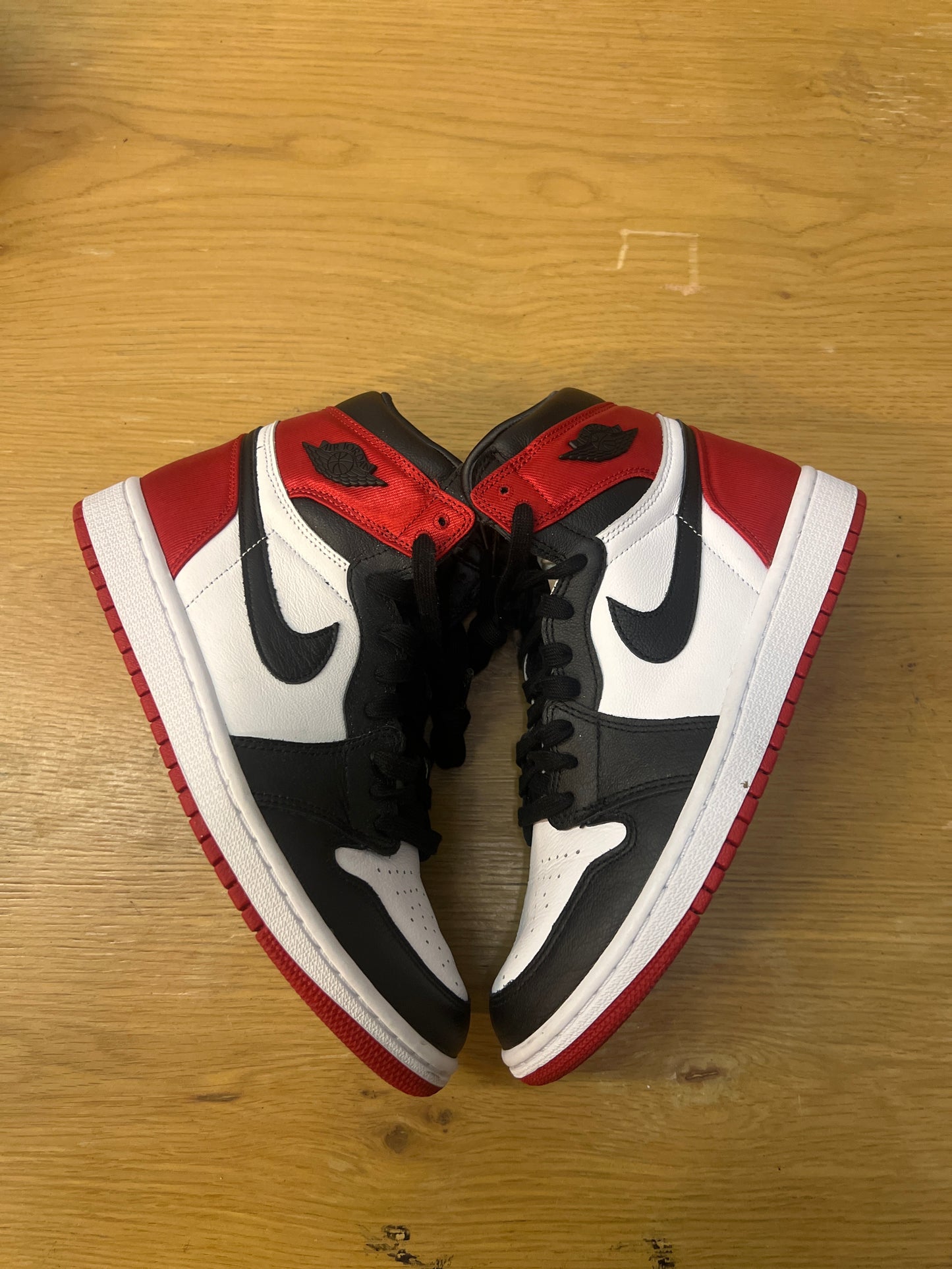 Air Jordan 1 satin
