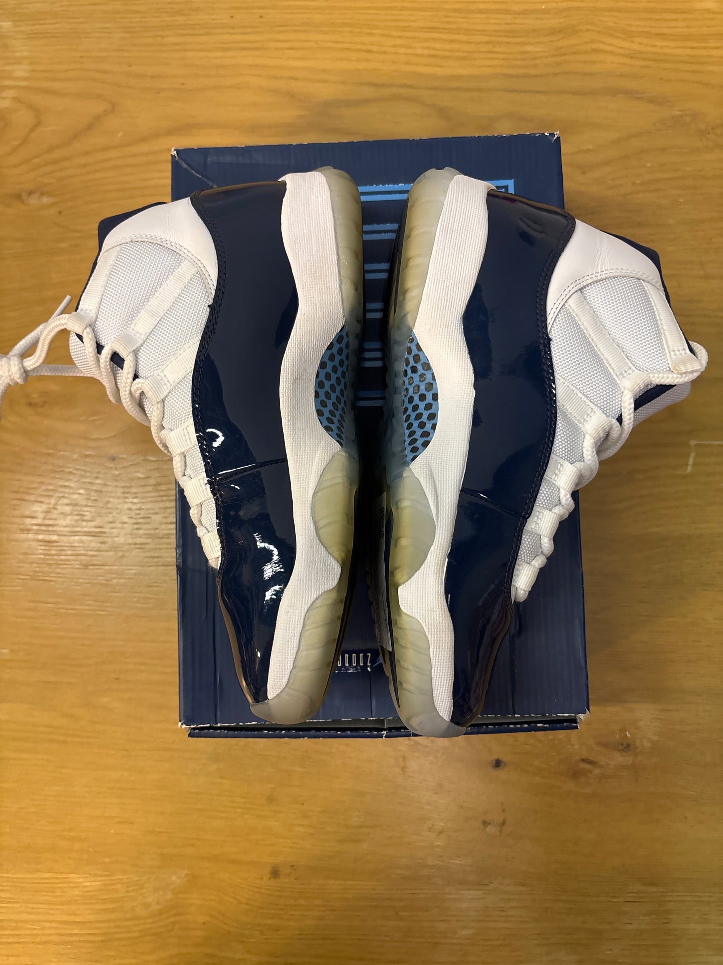 AIR JORDAN 11 RETRO WIN LIKE 82 Used Sz 8