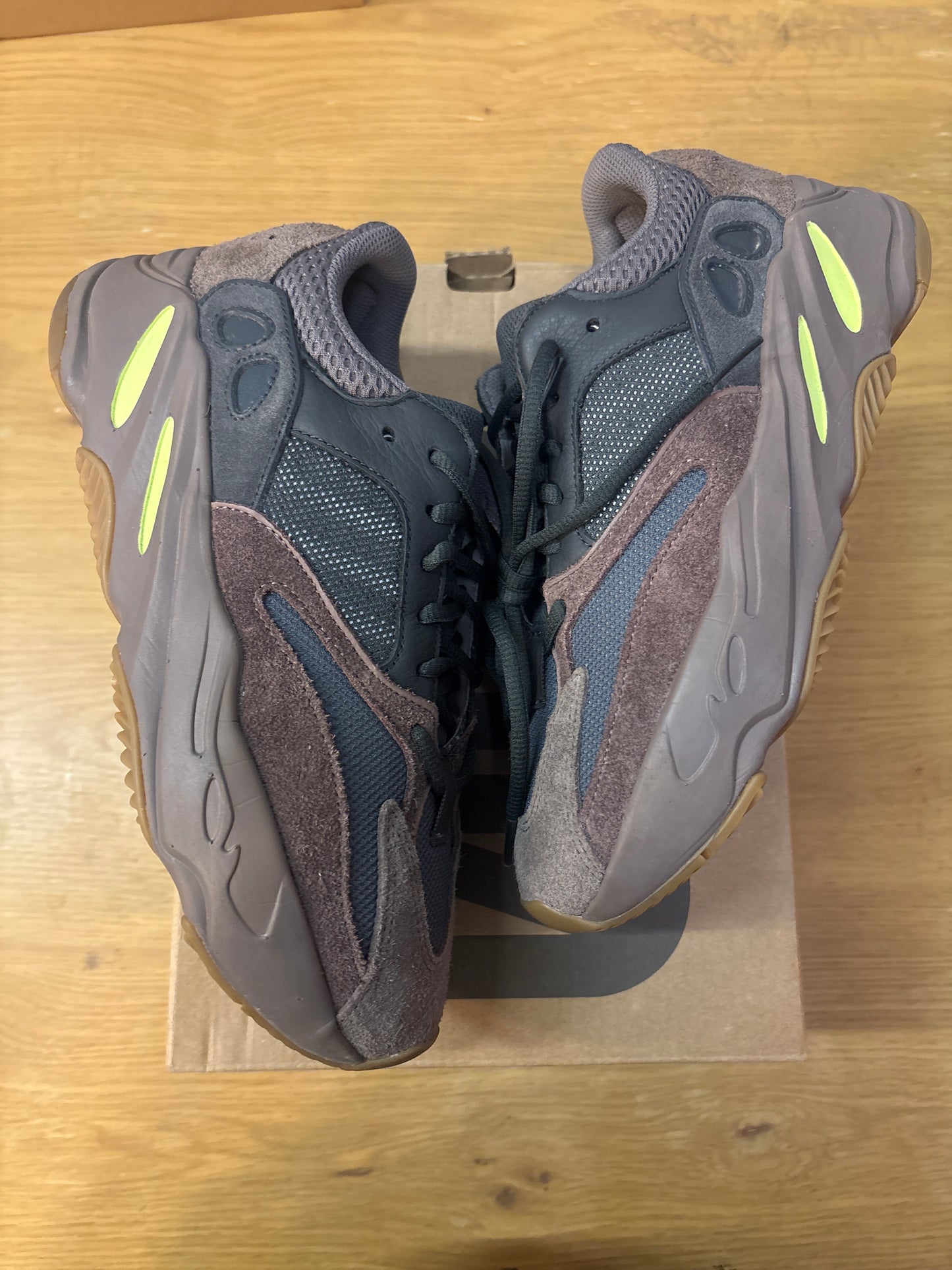 YEEZY BOOST 700 MAUVE USED SZ 8