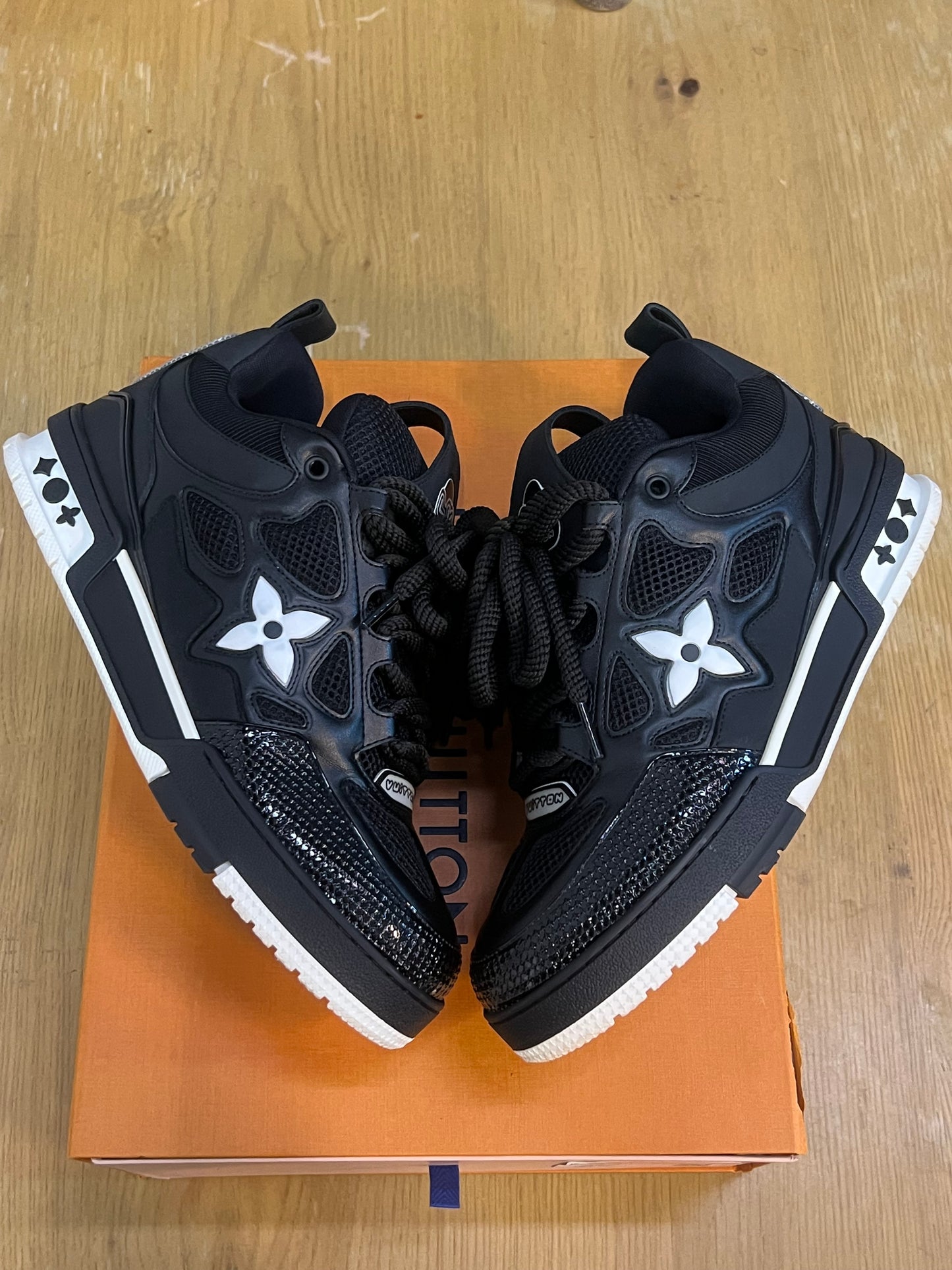 Louis Vuitton Skate Black/White Used Sz 8