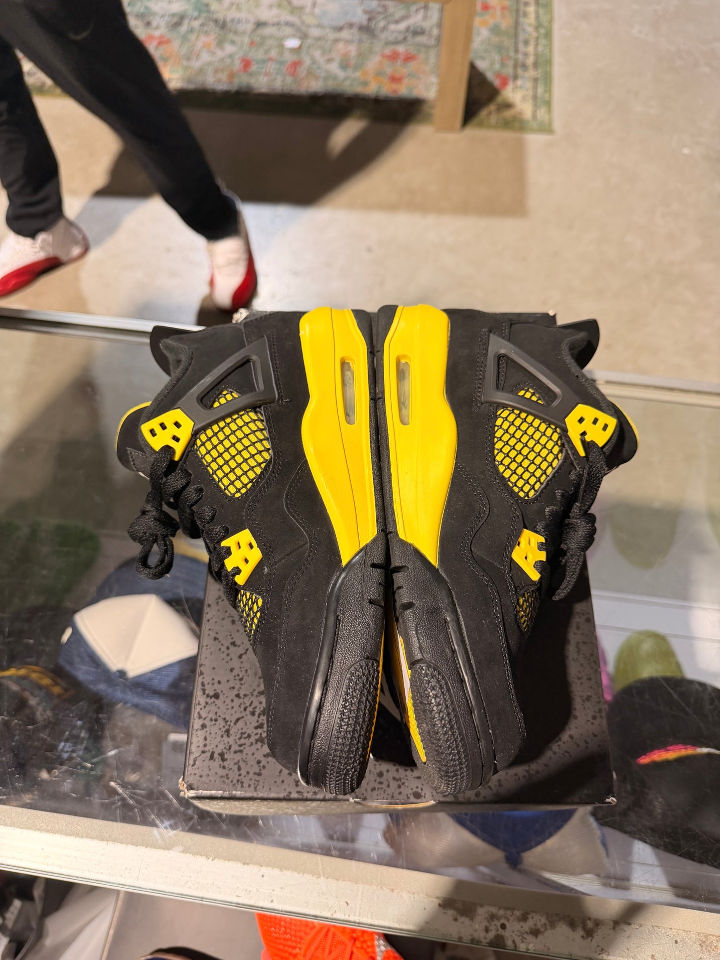 Jordan 4 thunder used sz 7