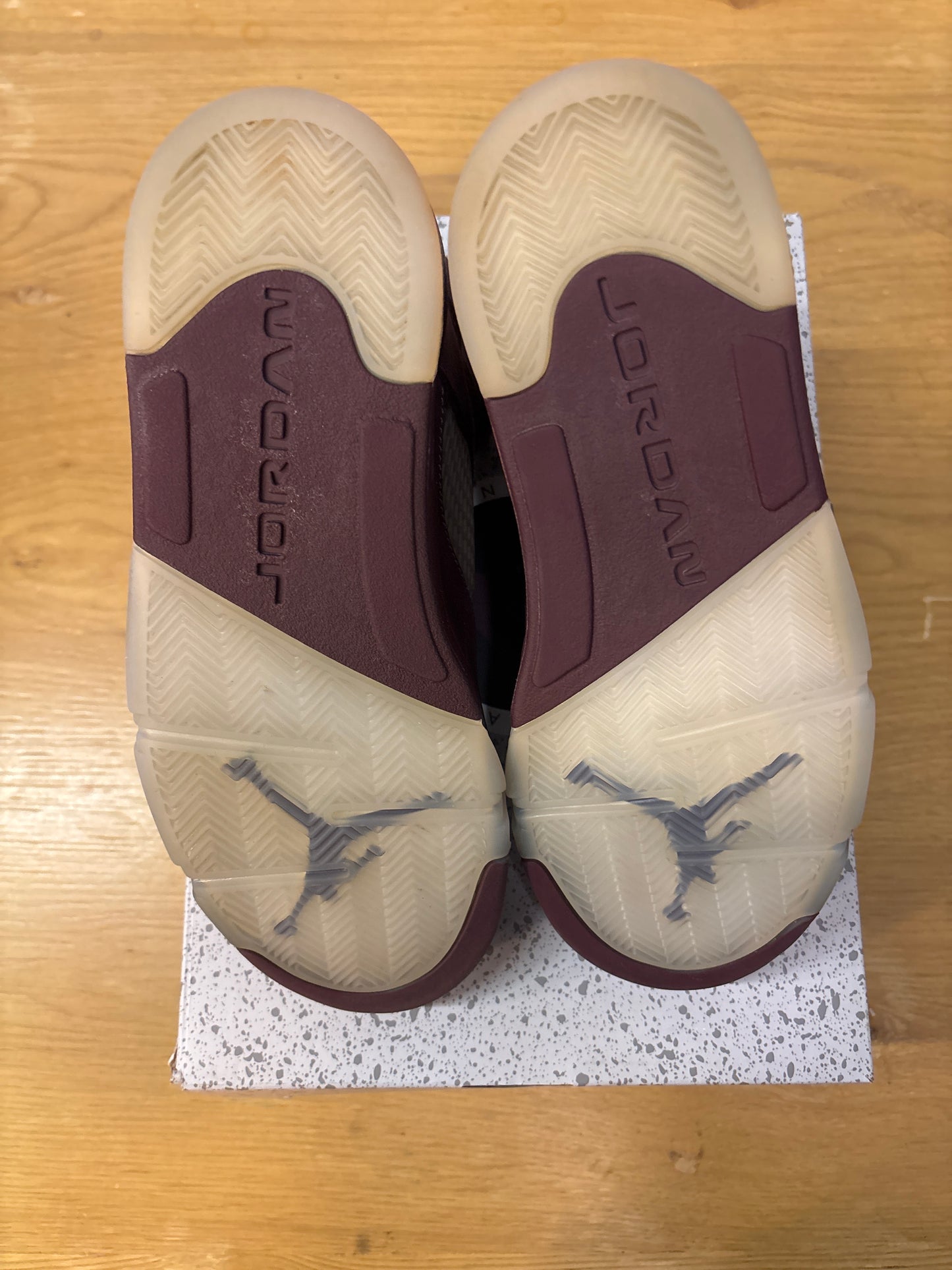 Jordan 5 burgundy used sz 8.5