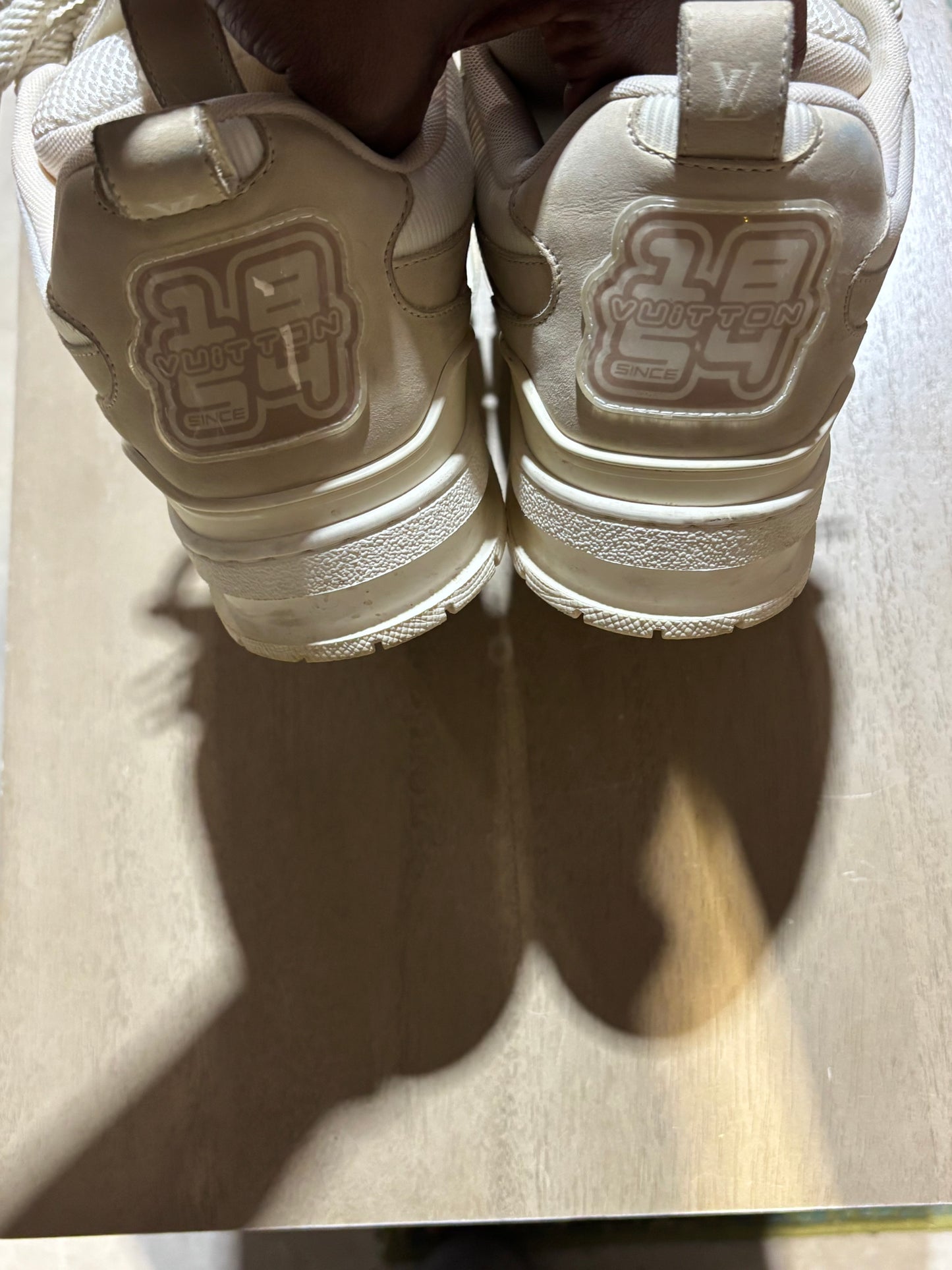 White/Beige LV Skate Used SZ 7 NB