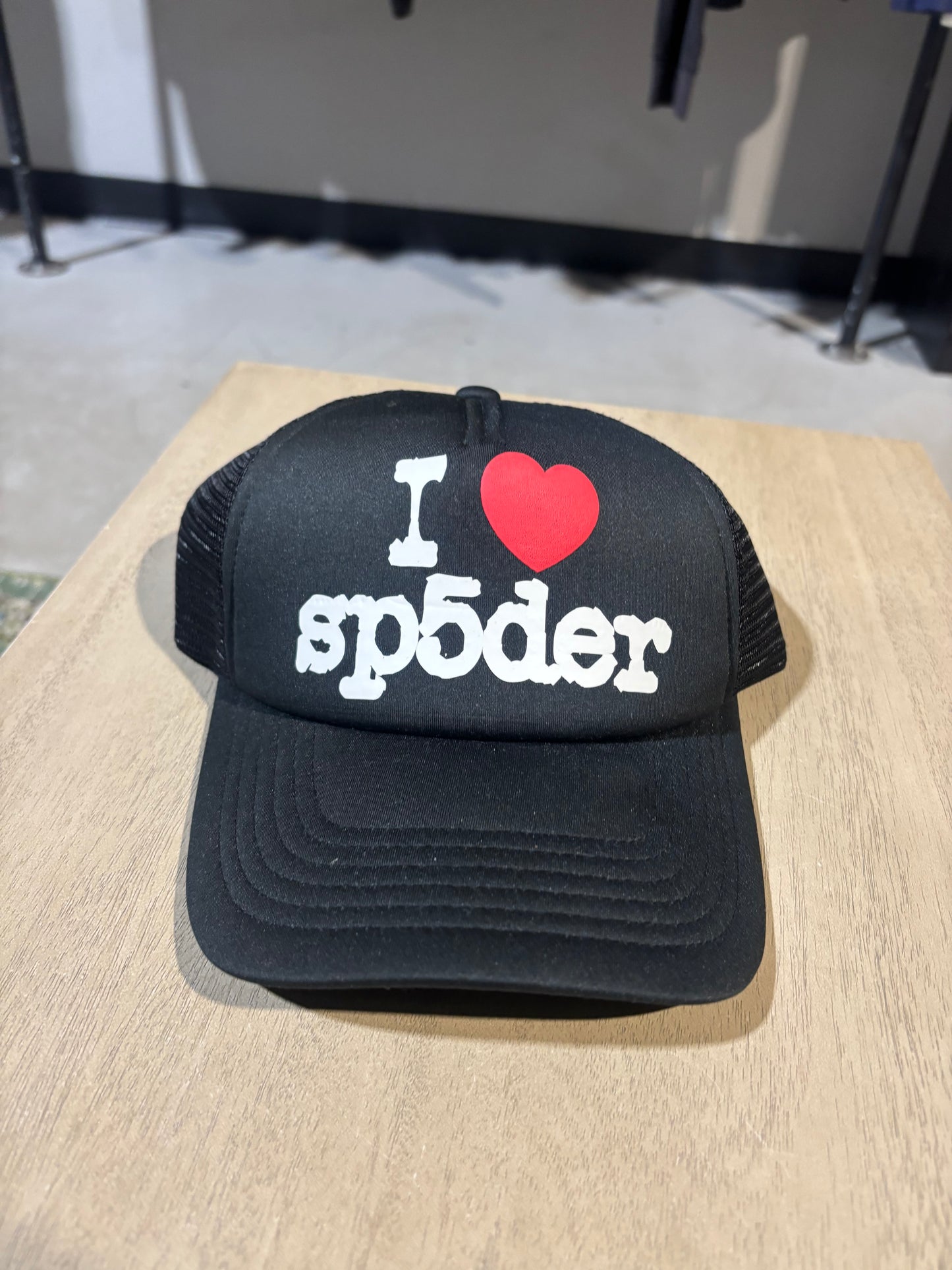 I love sp5der cap black/red