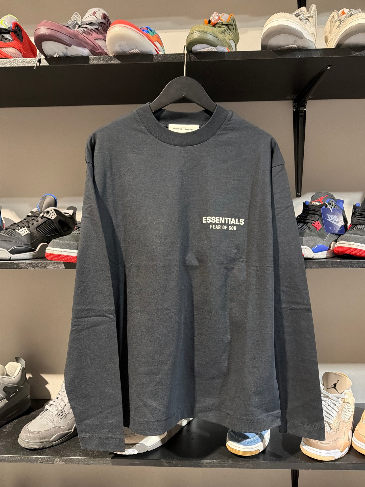 Essentials fear of god black white longsleeve