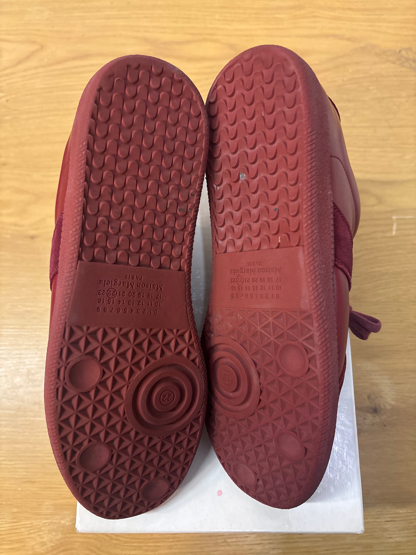MARGIELA GAT RED WINE SZ 10 USED