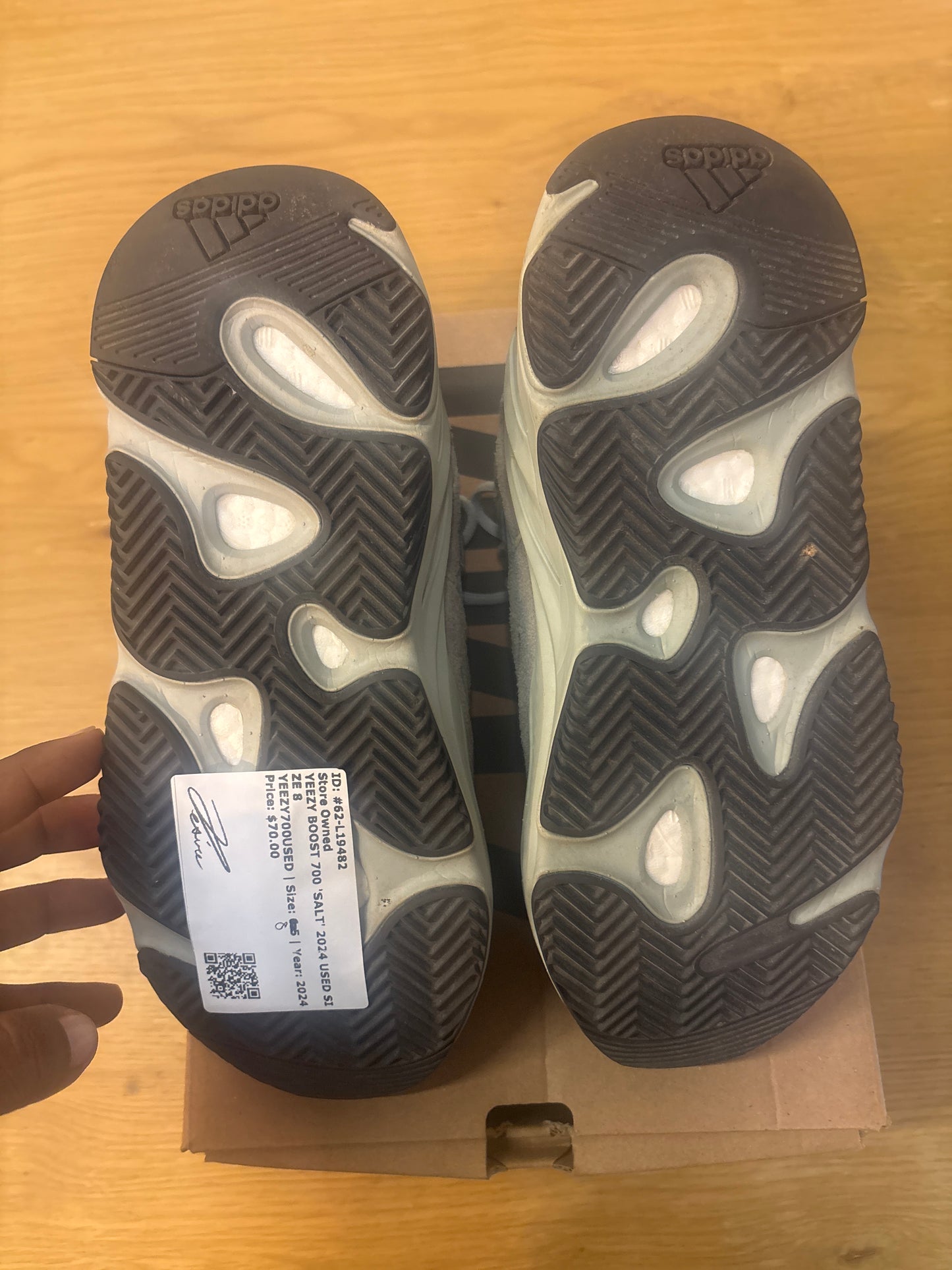 YEEZY BOOST 700 SALT 2024 USED SIZE 8