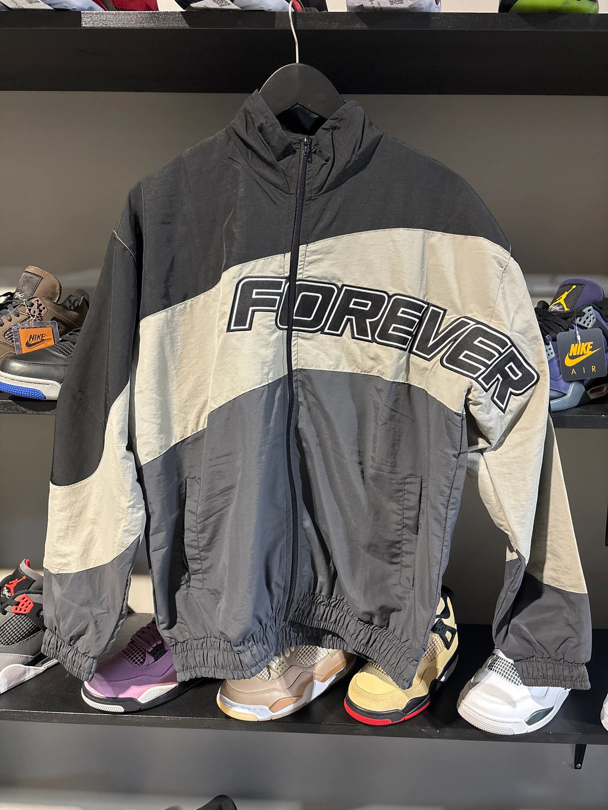 Forever Hungry Windbreaker Set Black/Grey