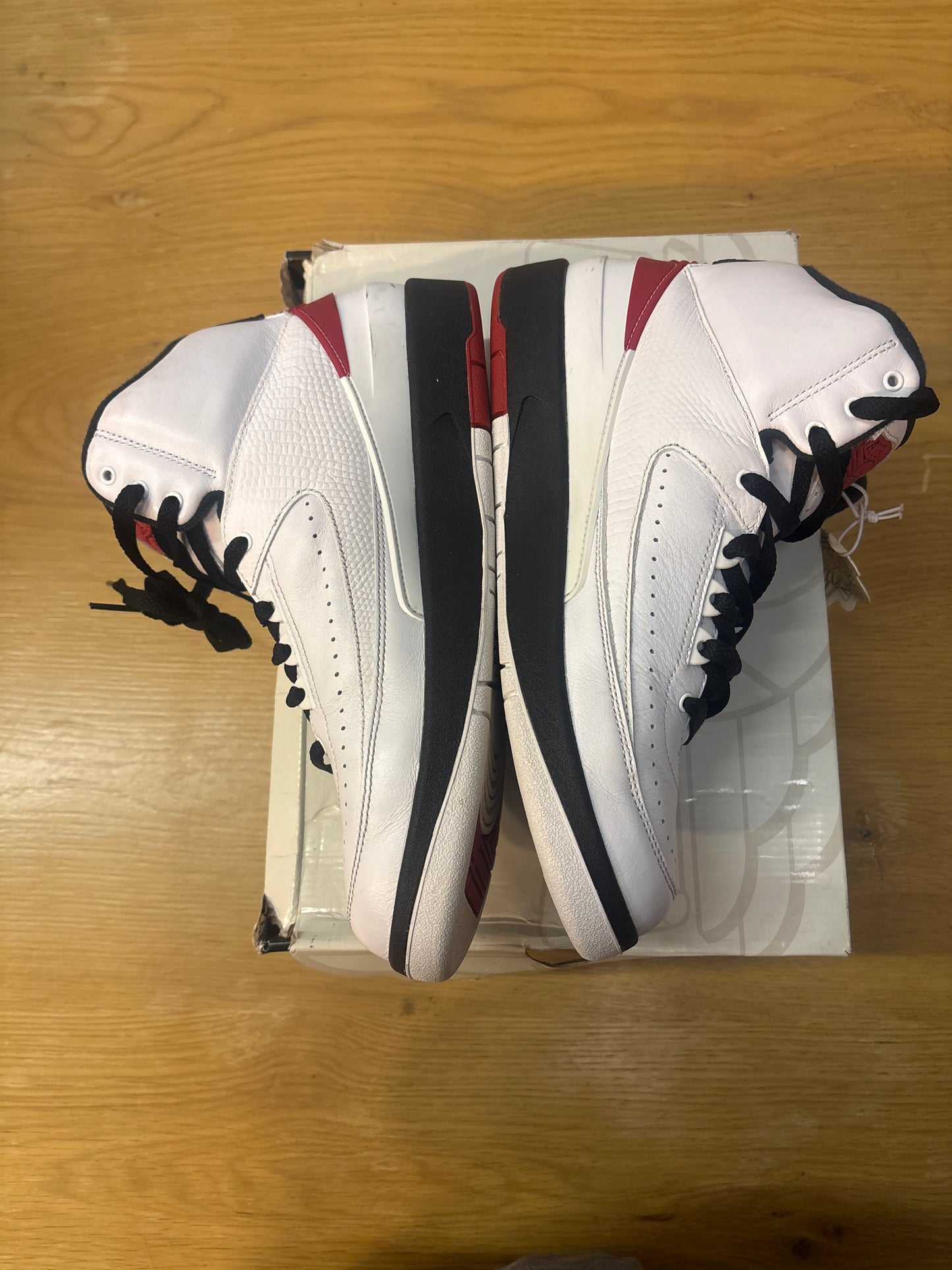 WMNS JORDAN 2 CHICAGO 2022 USED SZ 9M/10.5W (1)