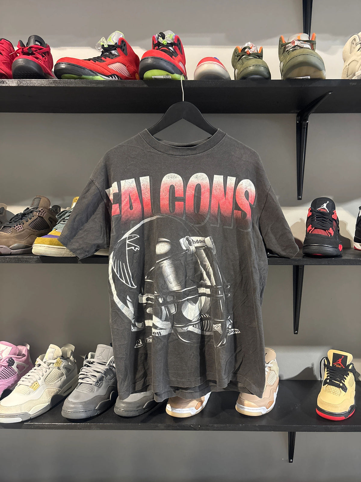 Vintage Falcons Big Helmet Tee Sz L - Pre-Owned