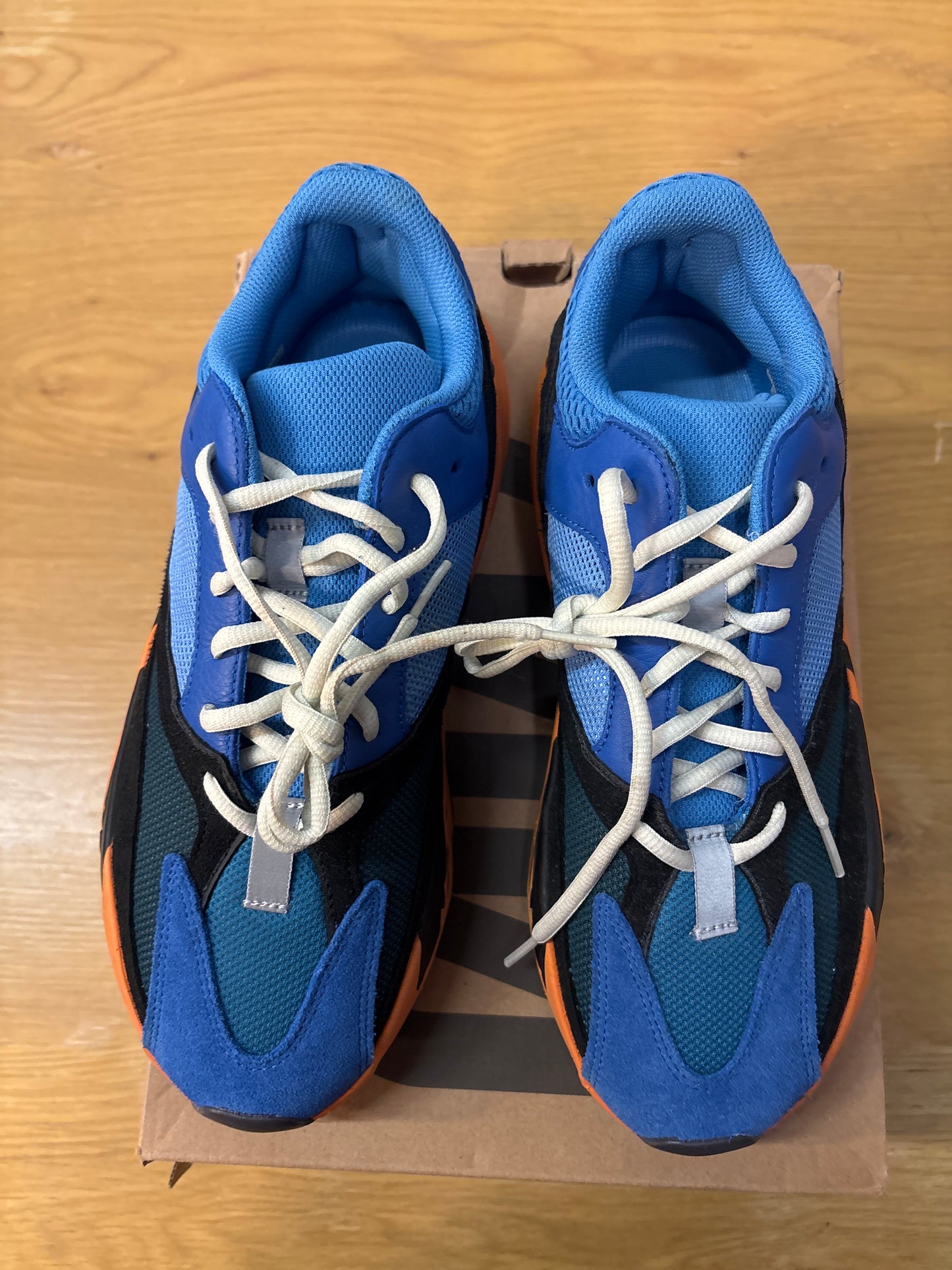 Yeezy 700 bright blue used Sz 10