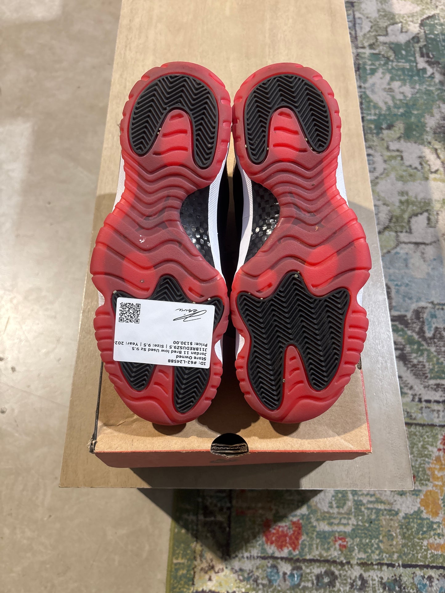 Jordan 11 Bred low Used Sz 9.5