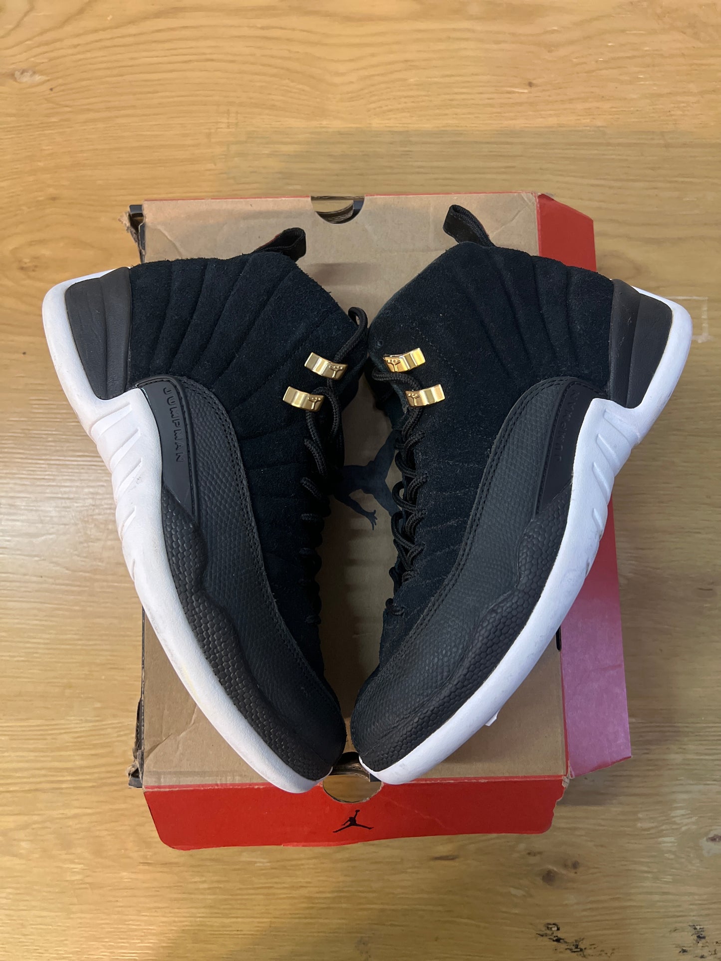 AIR JORDAN 12 RETRO REVERSE TAXI USED SIZE 8.5