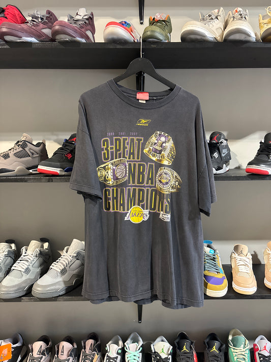 Vintage 3 pt lakers tee 02