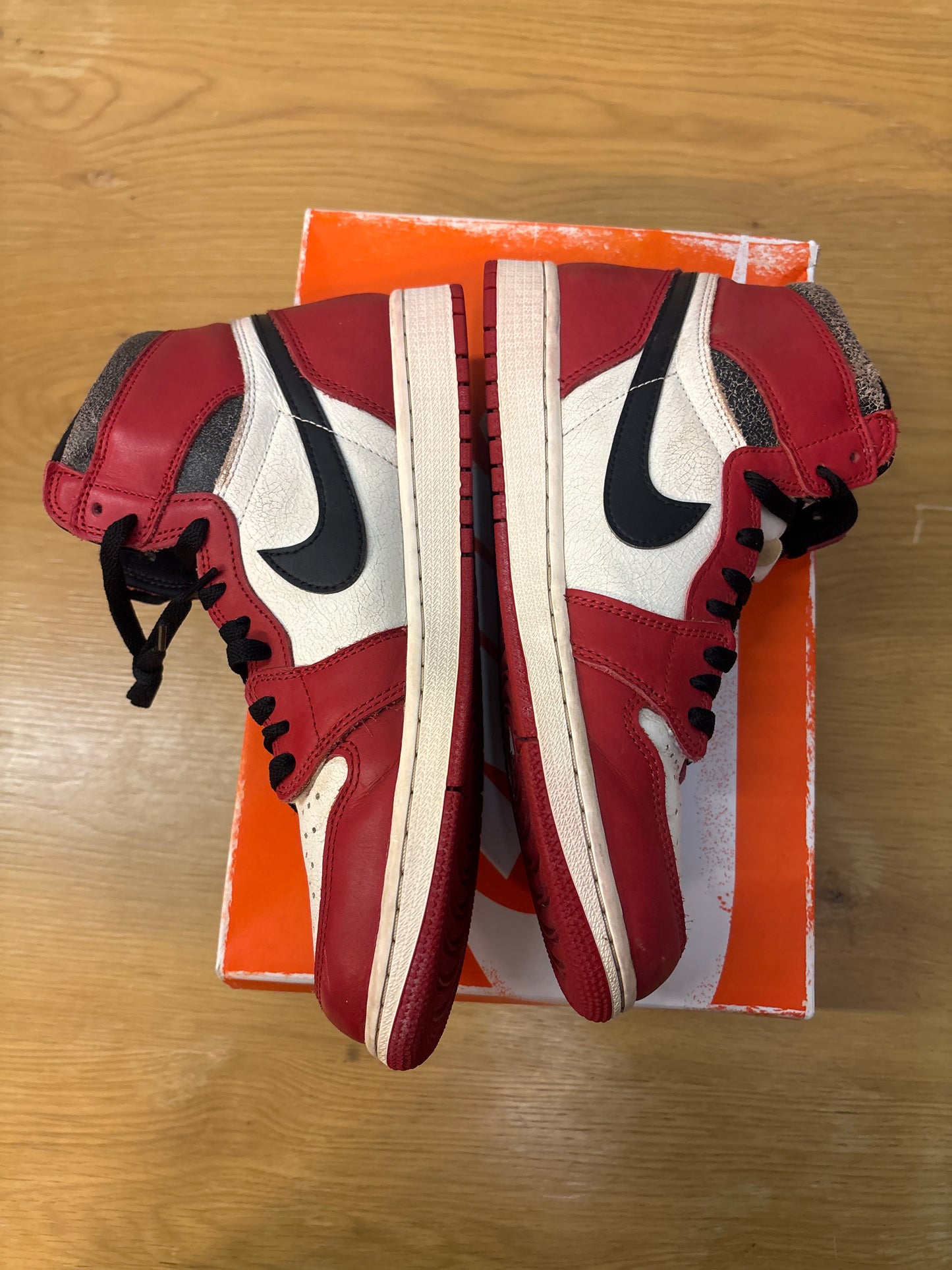 JORDAN 1 HIGH CHICAGO LOST And Found Used Size 10 (1)