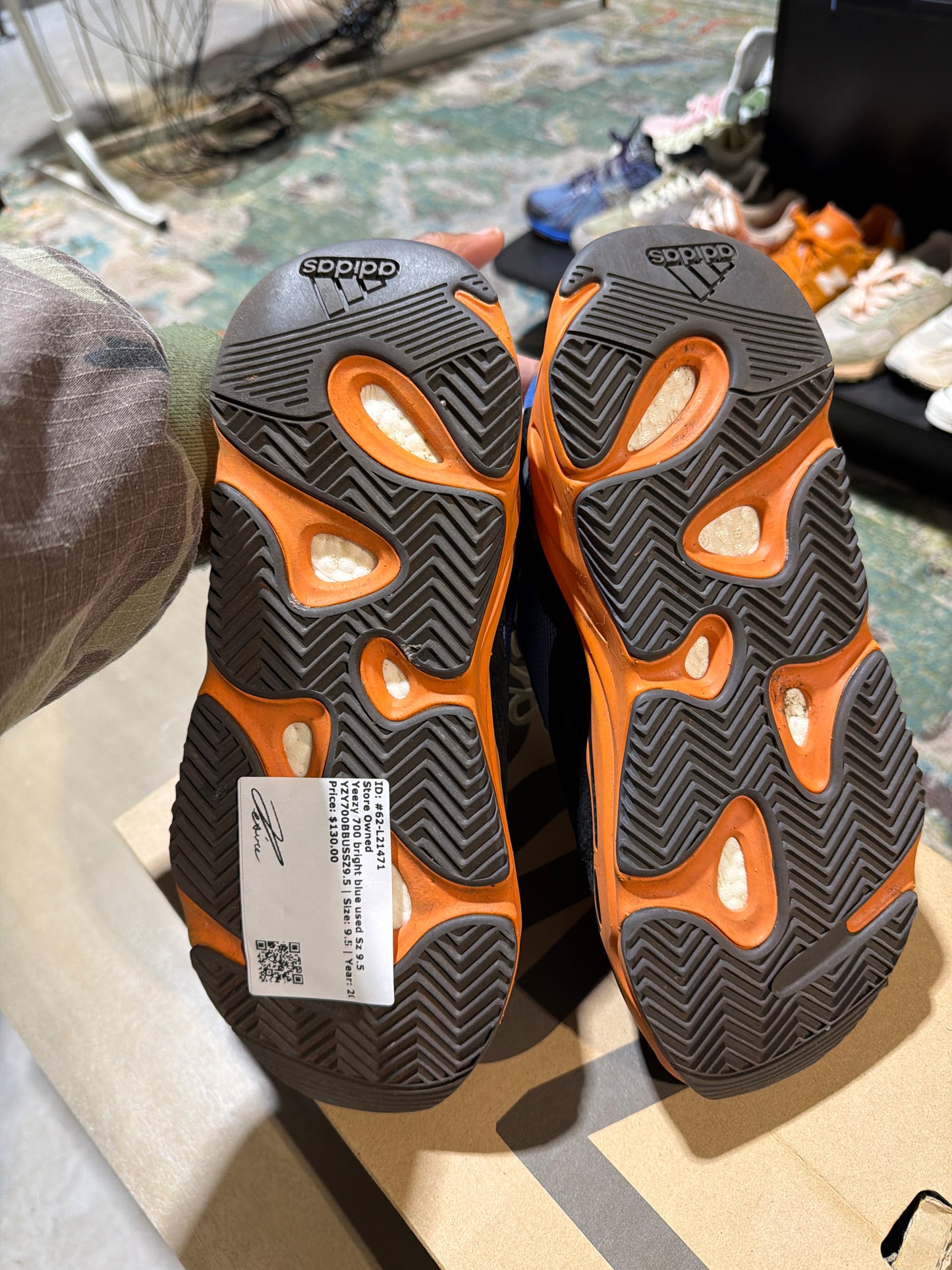 Yeezy 700 bright blue used Sz 9.5