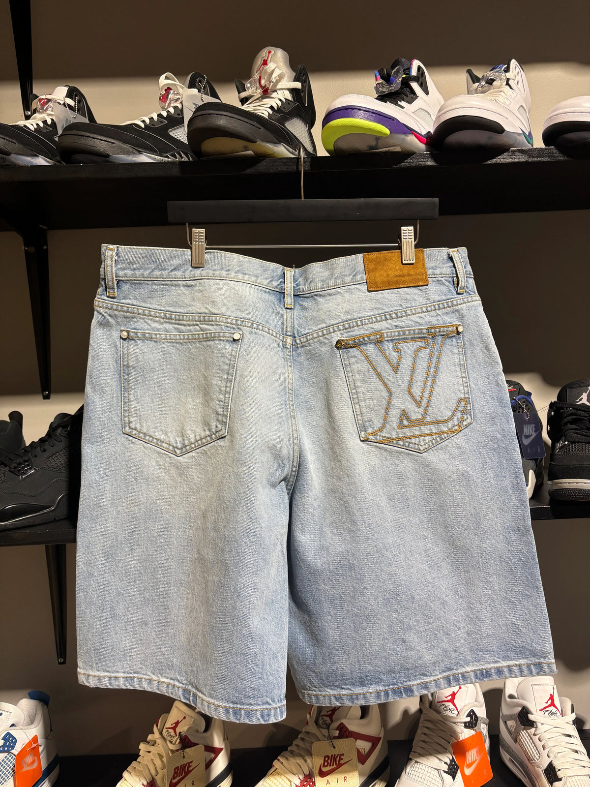 Lv Light Wash Denim Shorts Sz 40 - Pre-Owned