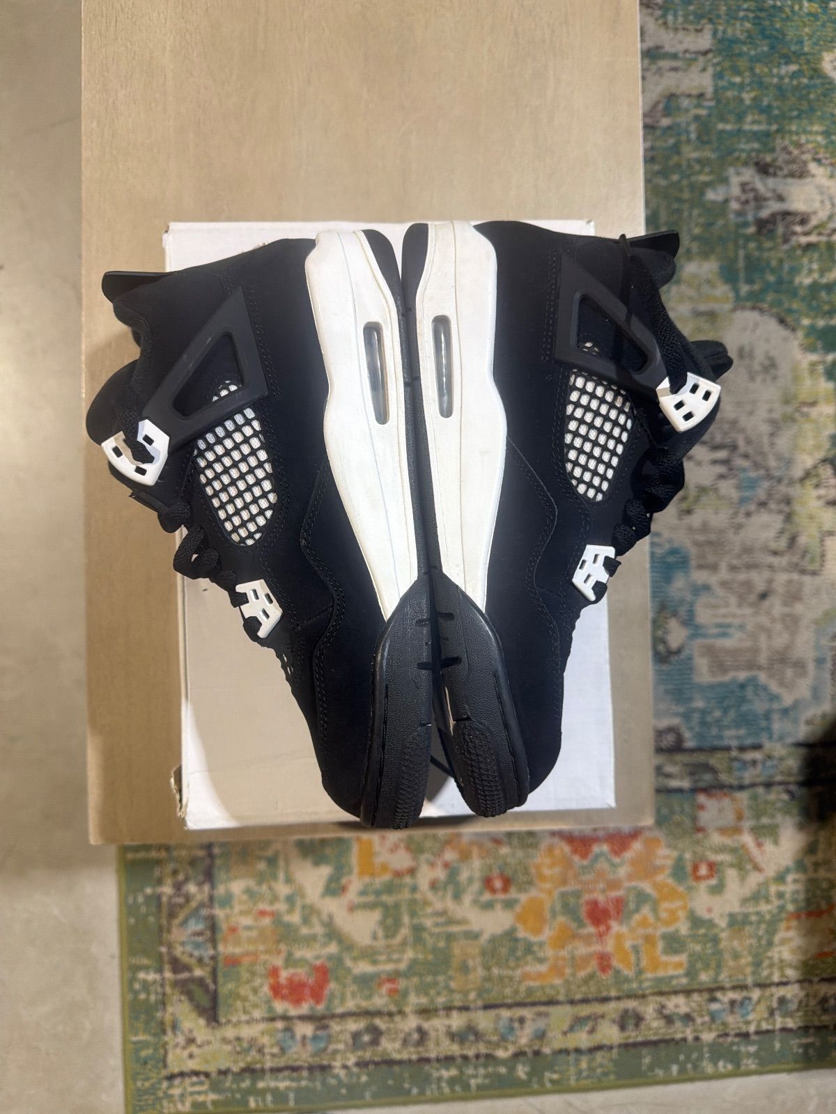 Jordan 4 Retro White Thunder (GS) - Pre-Owned