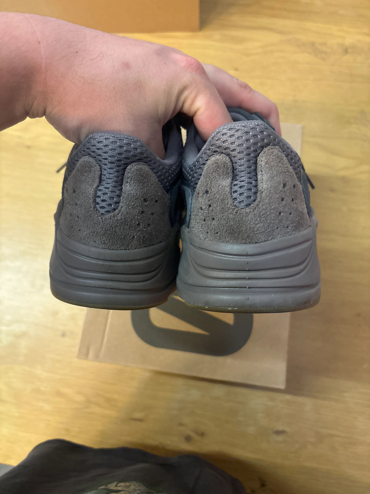 adidas Yeezy Boost 700 Mauve - Pre-Owned
