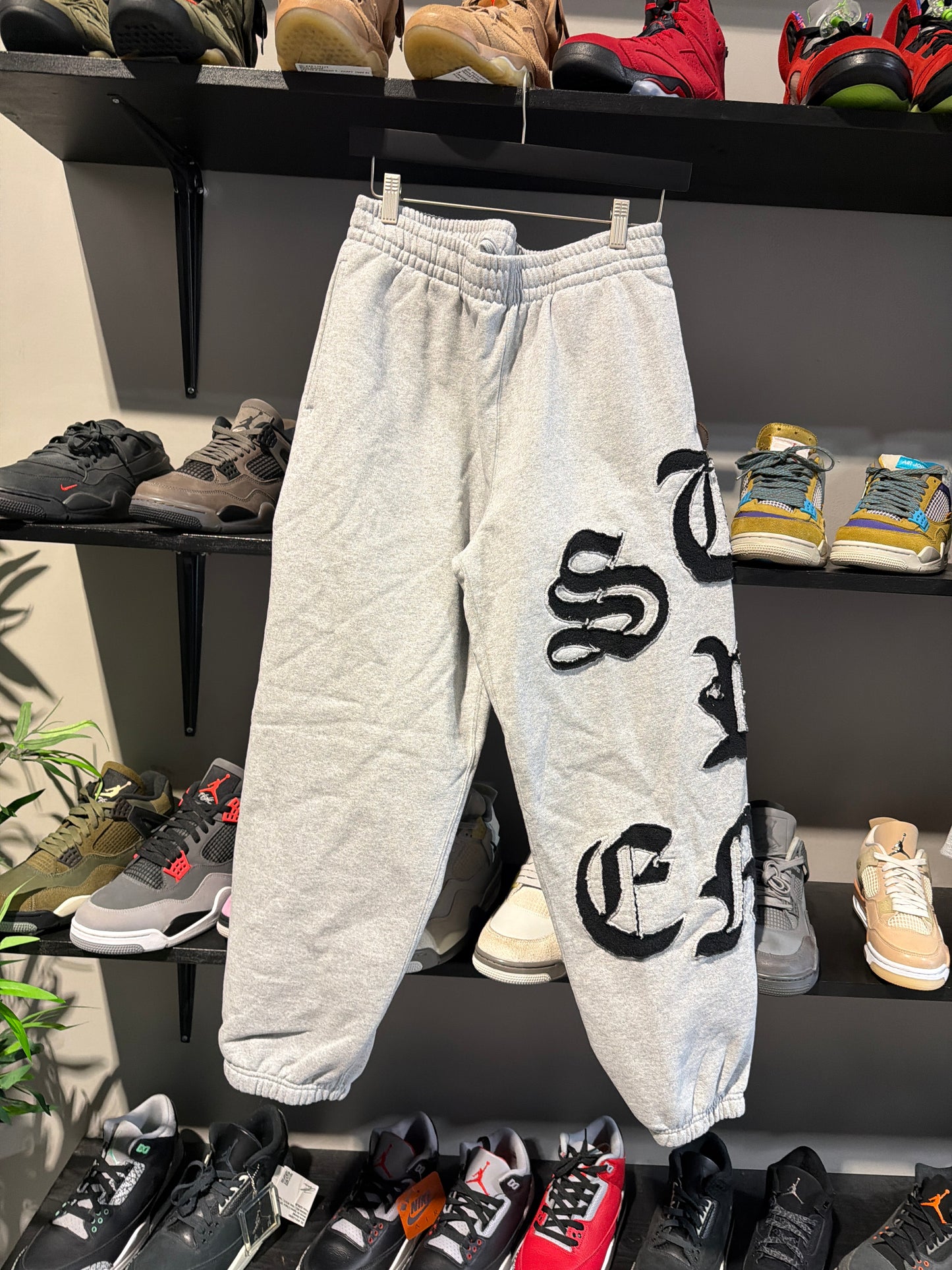 SUPREME CUT OUT SWEATPANTS GREY/BLACK
