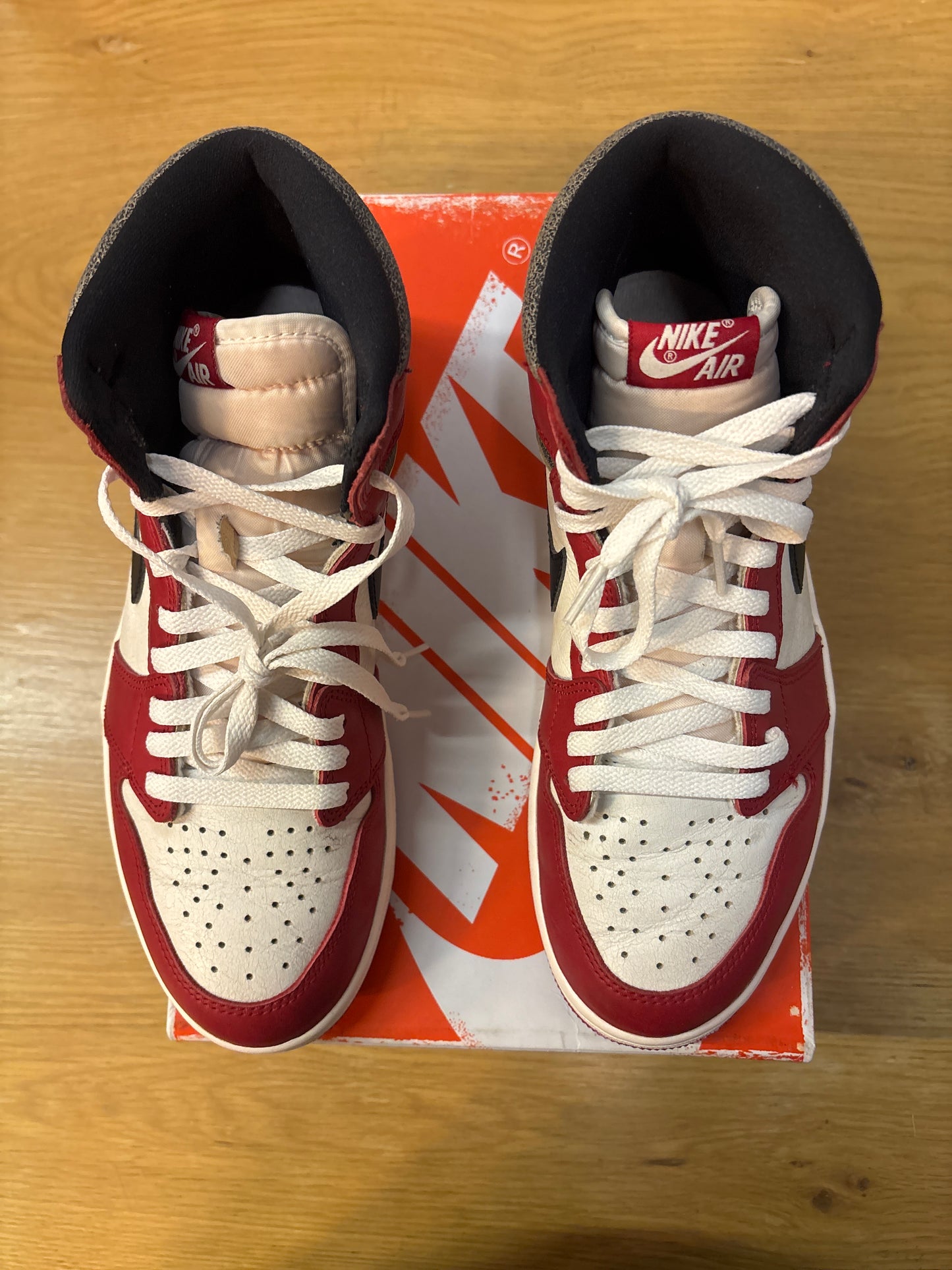 JORDAN 1 HIGH CHICAGO LOST AND FOUND USED SZ 10 (2)