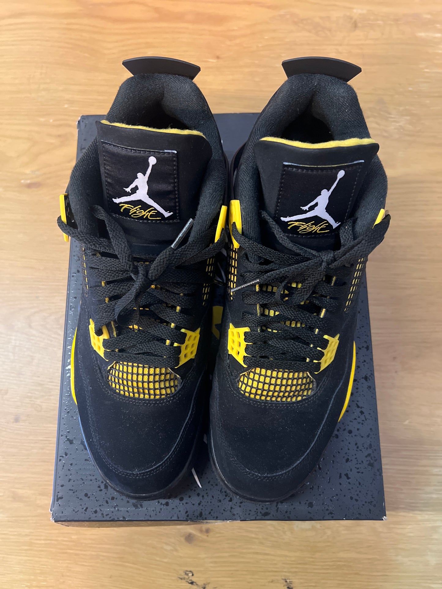 AIR JORDAN 4 RETRO THUNDER 2023 USED SIZE 12