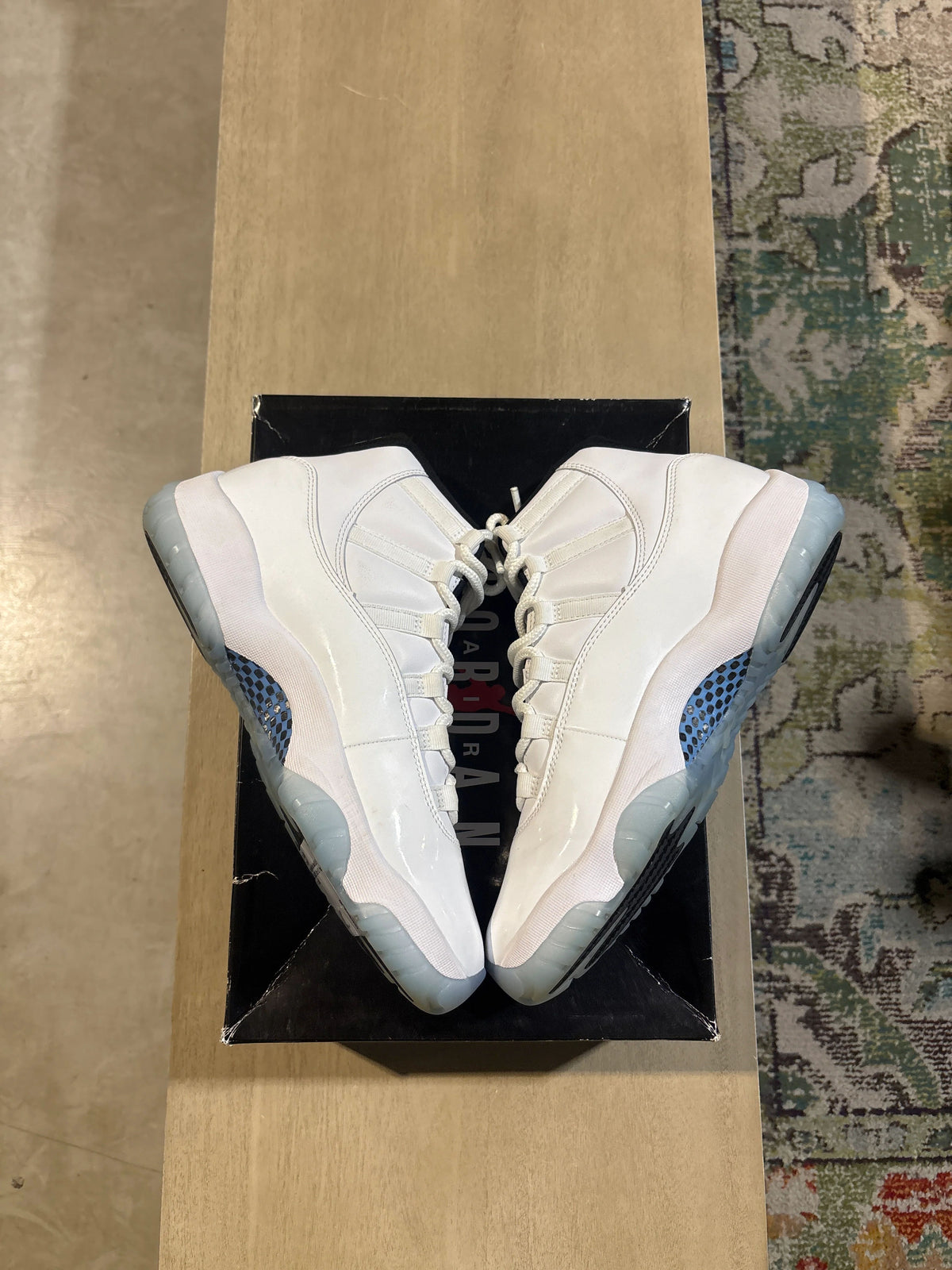 Jordan 11 Retro Legend Blue (2024) - Pre-Owned