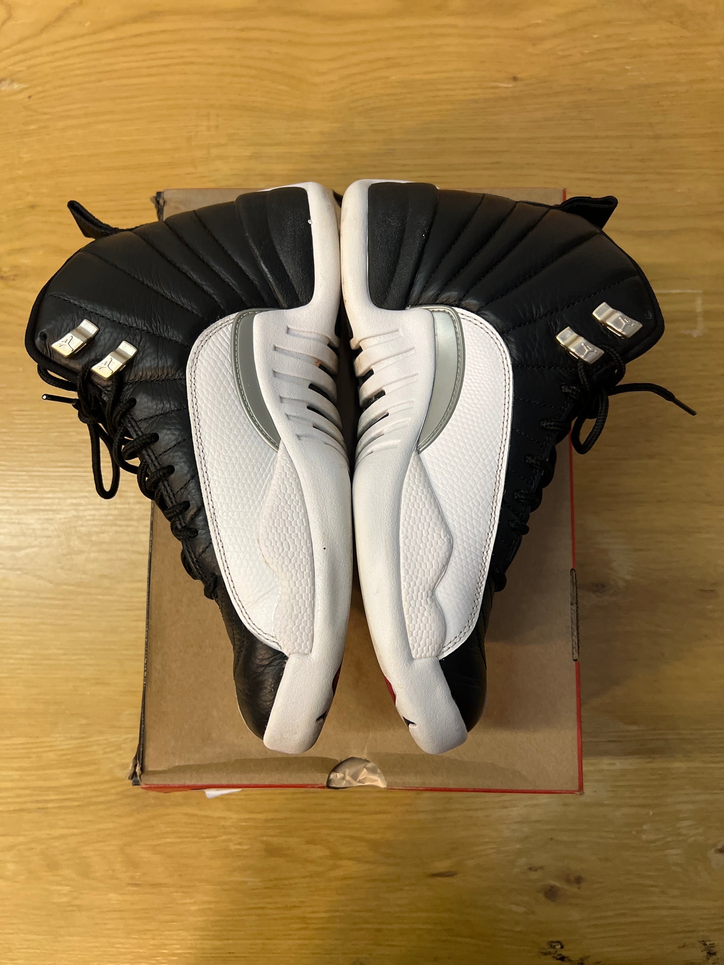 AIR JORDAN 12 RETRO PLAYOFF 2022 USED SIZE 8